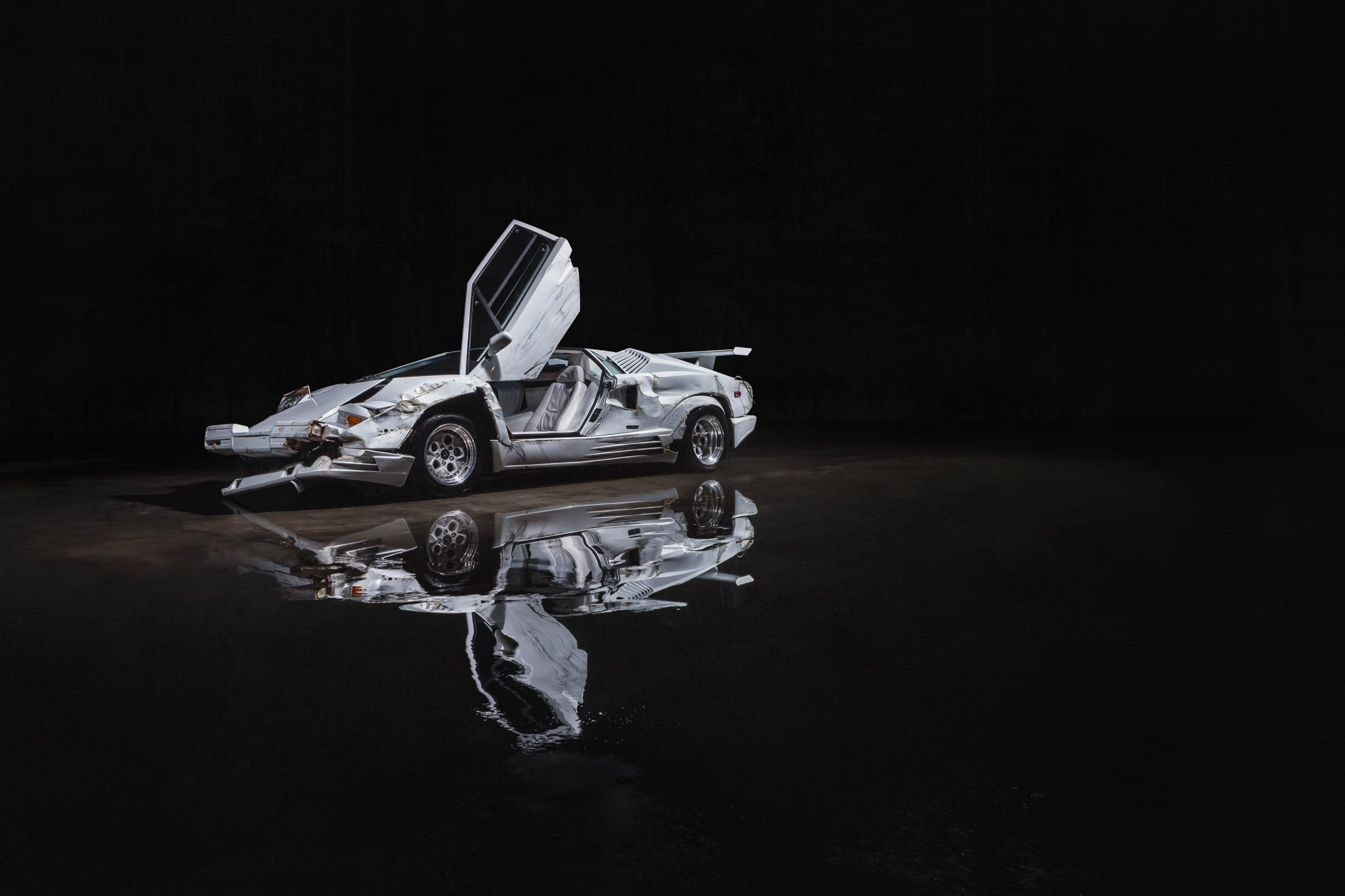 Gecrashte Lamborghini Countach uit 'The Wolf of Wall Street' gaat onder de hamer