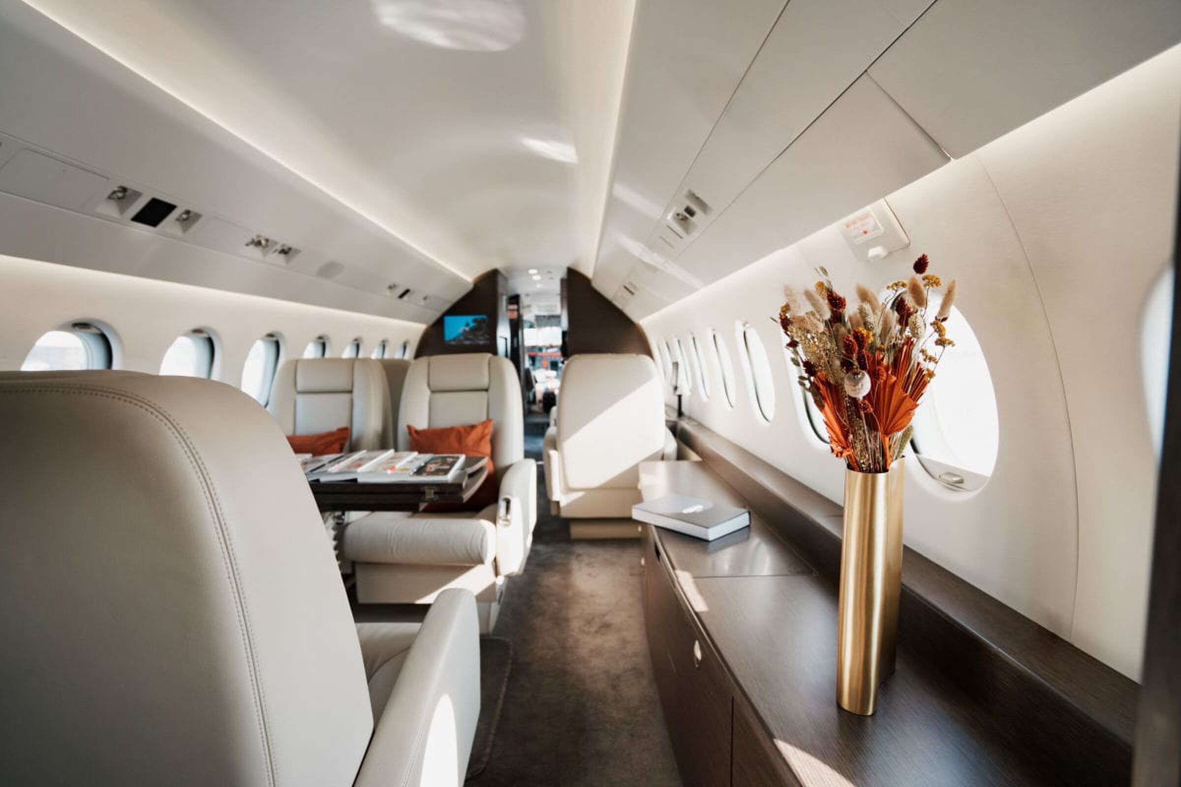 Max Verstappen legt meer dan 10.000km af in 24 uur in zijn luxe Dassault Falcon 900EX
