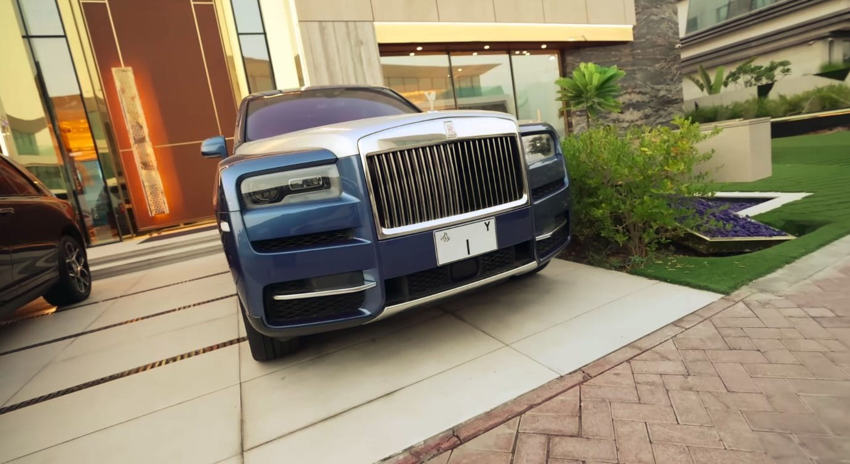 Waarom zijn deze kentekens meer waard dan auto's in Dubai.