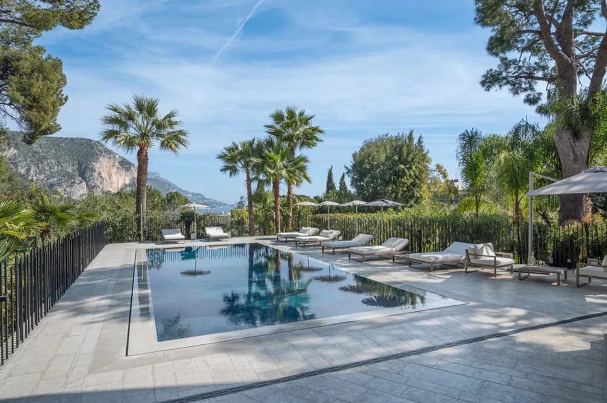 Zwembad villa Charles de Gaulle