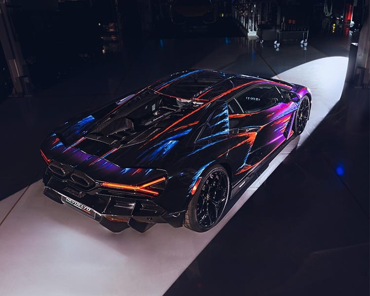 Lamborghini viert 60-jarig jubileum en lanceert nieuwe hybride supercar op Art Basel Miami Beach