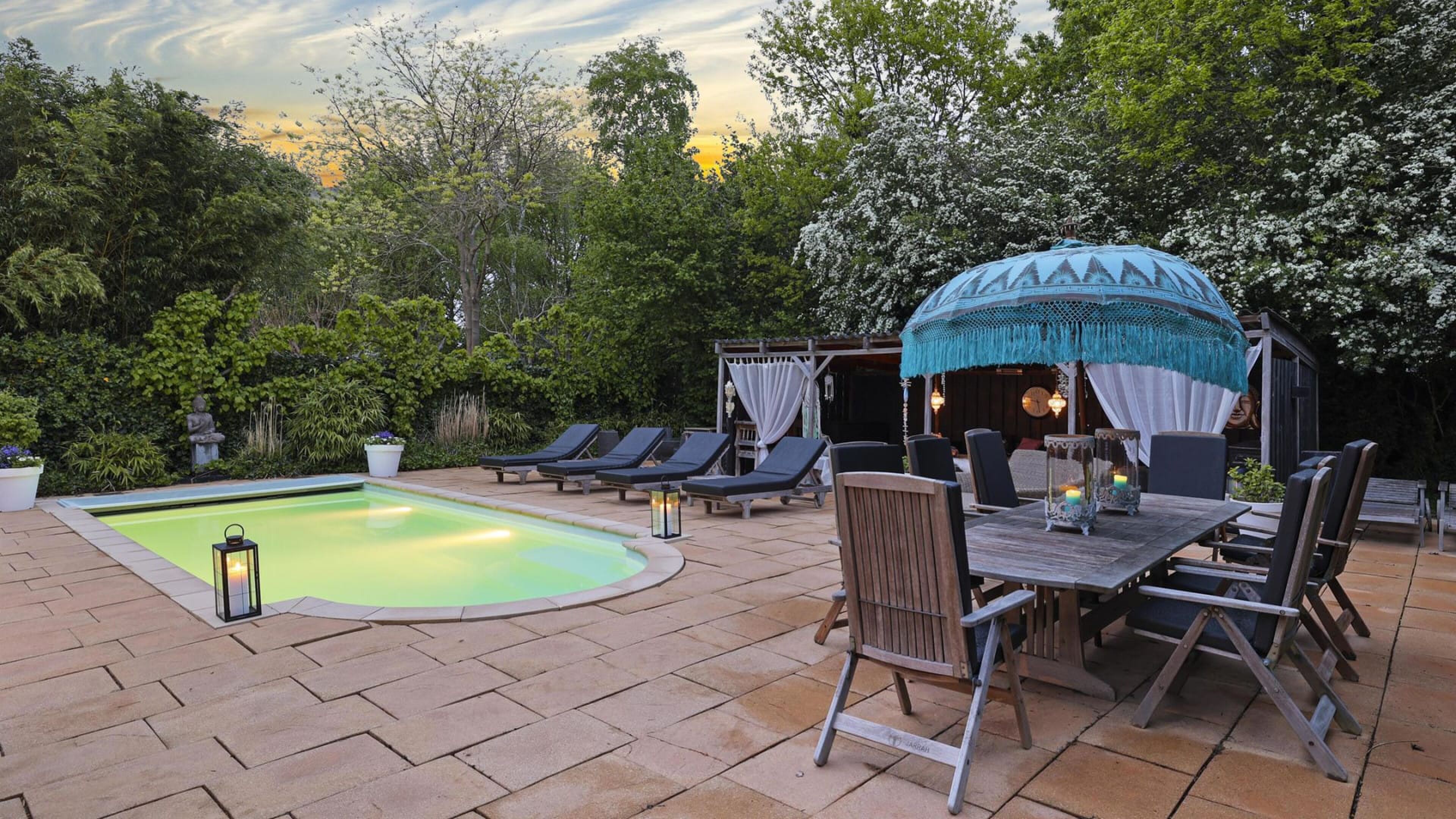 De villa van Aron Winter te koop en wacht op een nieuwe eigenaar