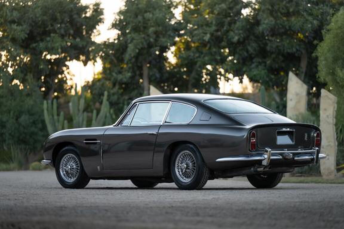 Deze prestigieus Aston Martin DB6 verwachte een opbrengst van $250k 