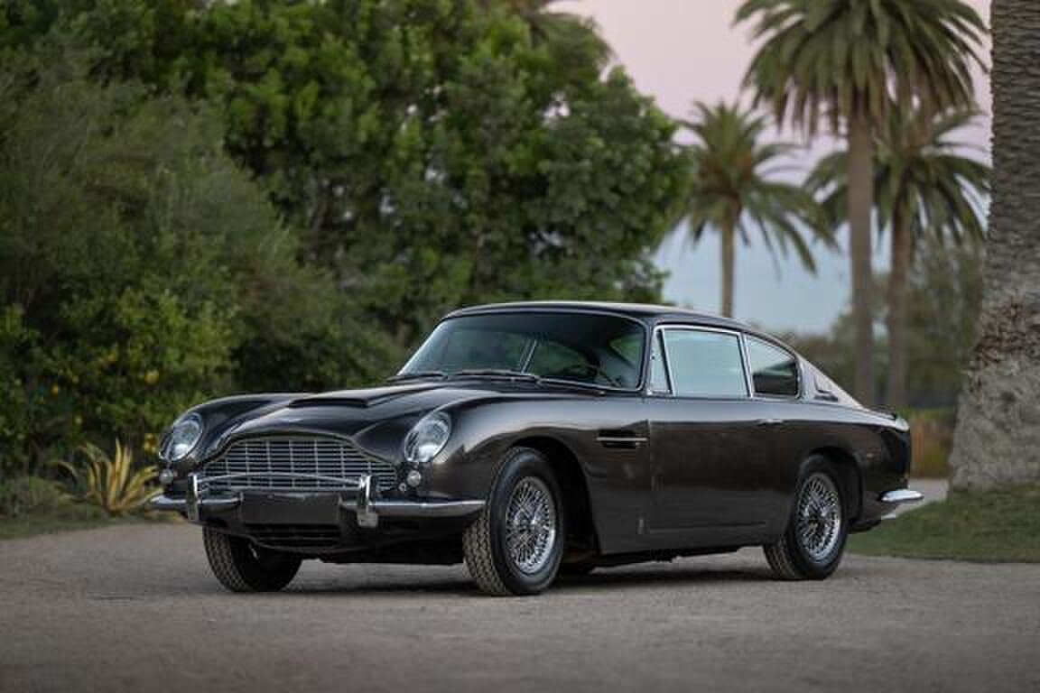 Deze prestigieus Aston Martin DB6 verwachte een opbrengst van $250k 
