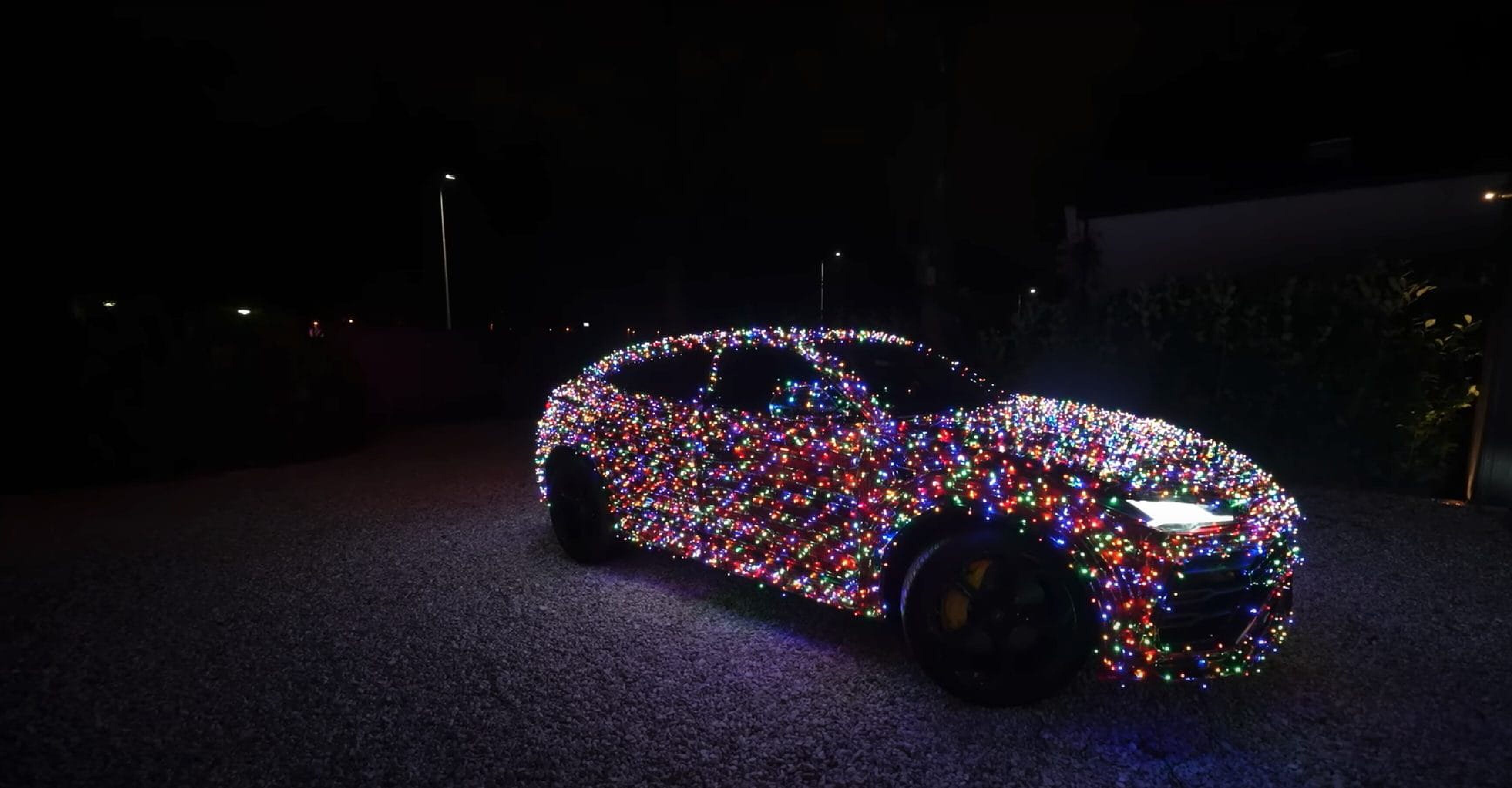 influencer Enzo Knol versiert Lamborghini Urus voor de kerst dagen