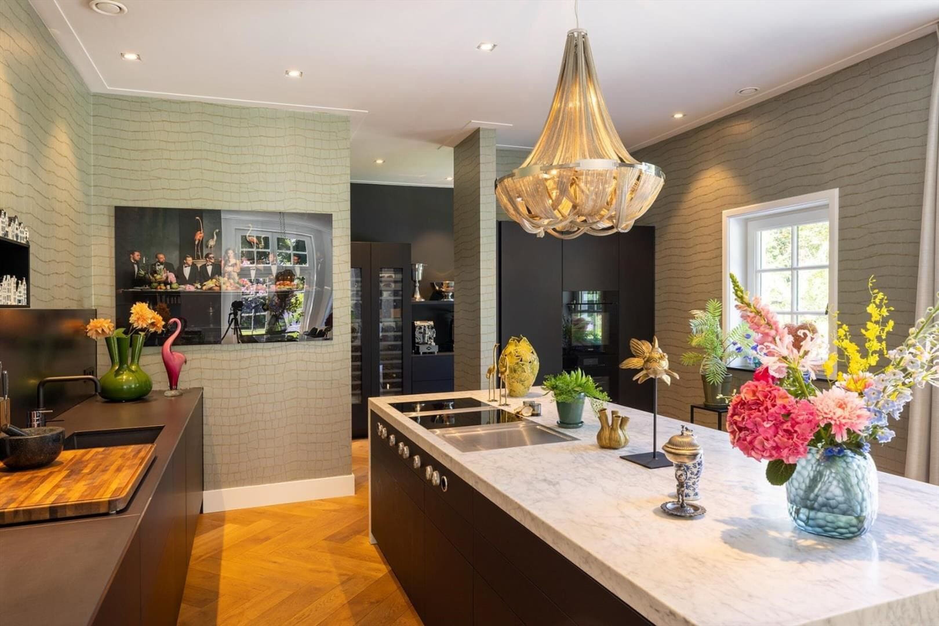 24-jarige verkoopt 6,5 miljoen villa in Huizen