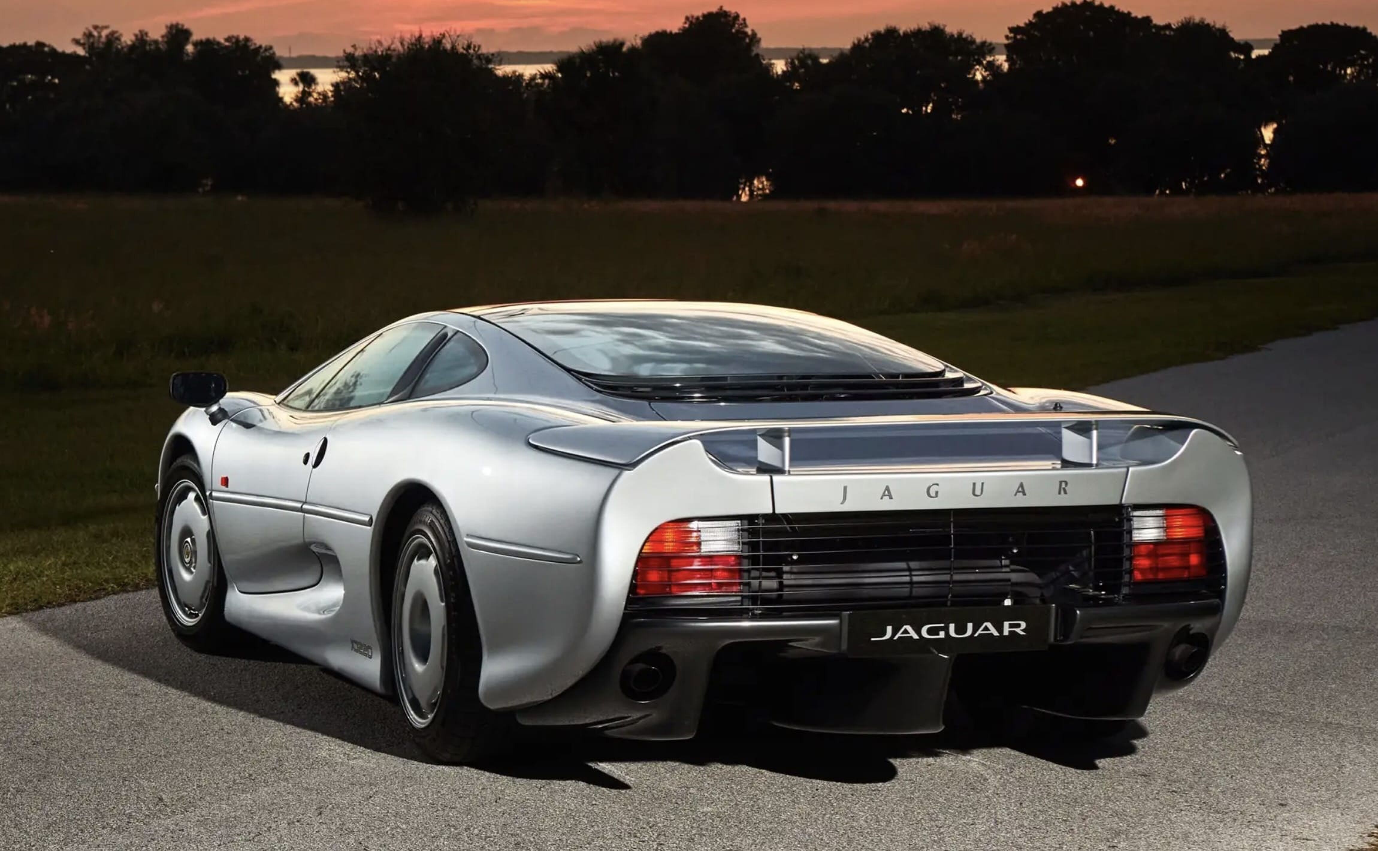 Jaguar XJ220