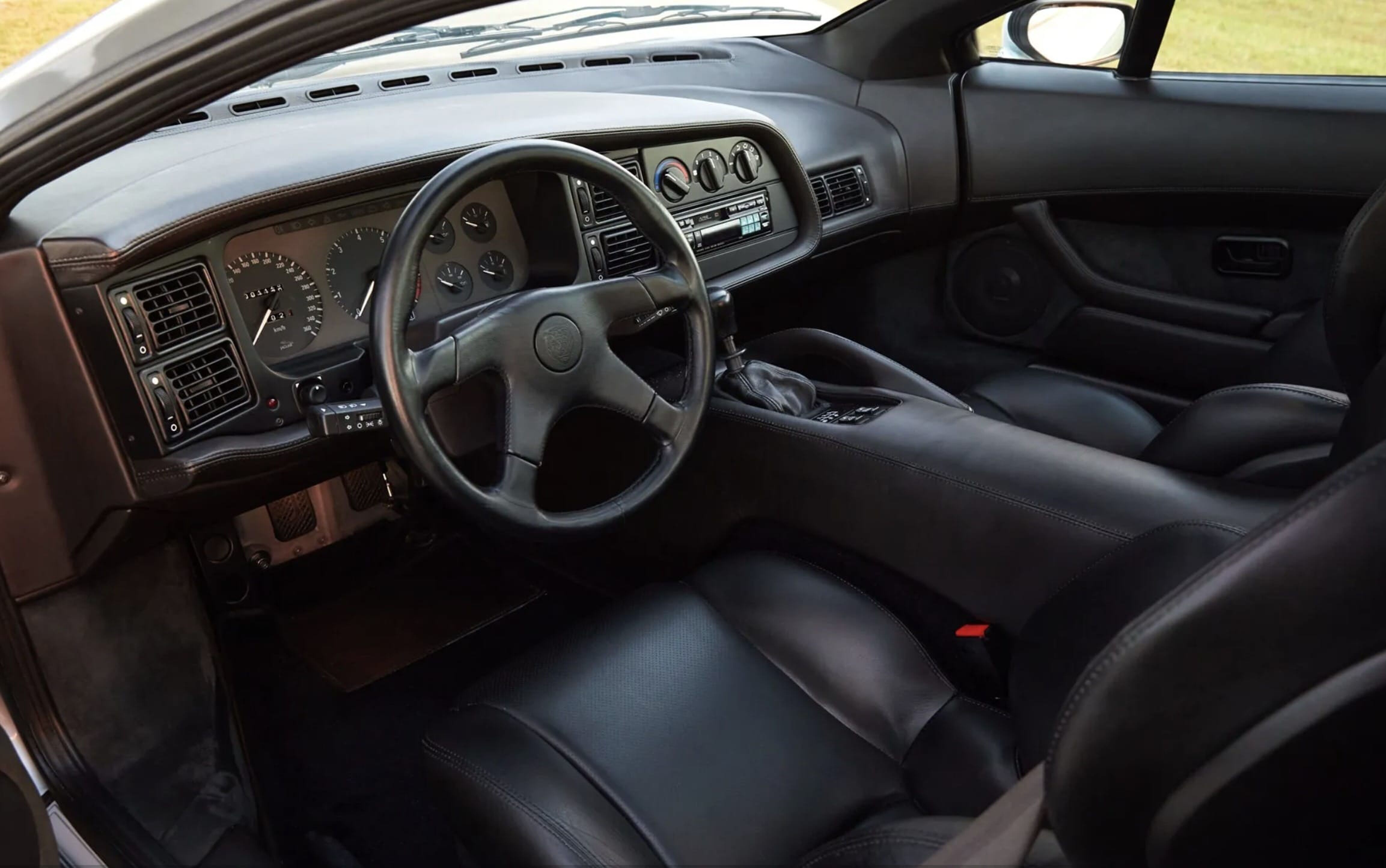 Jaguar XJ220