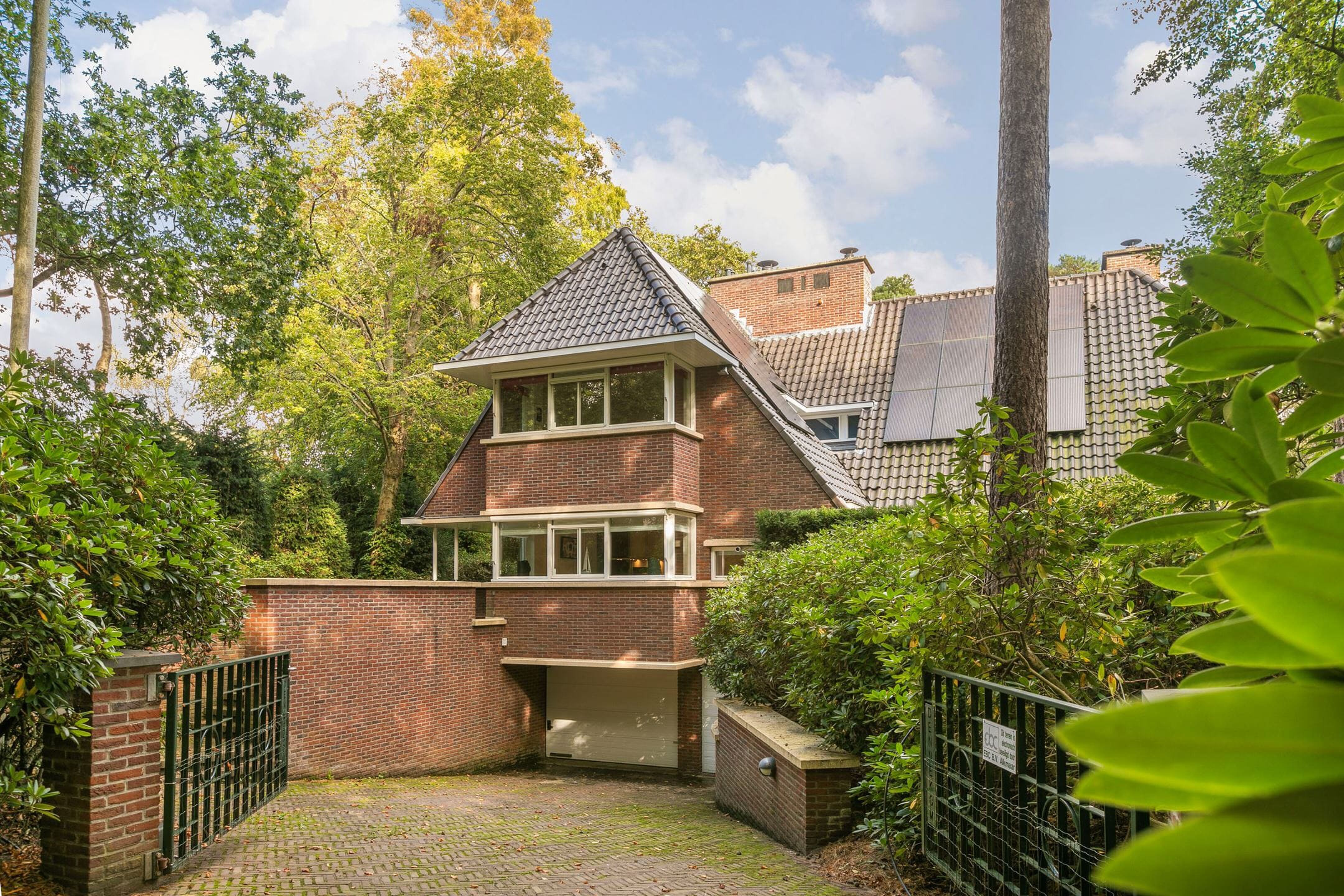 Karakteristieke villa met reusachtig zwembad en mancave moet bijna € 4 miljoen opleveren