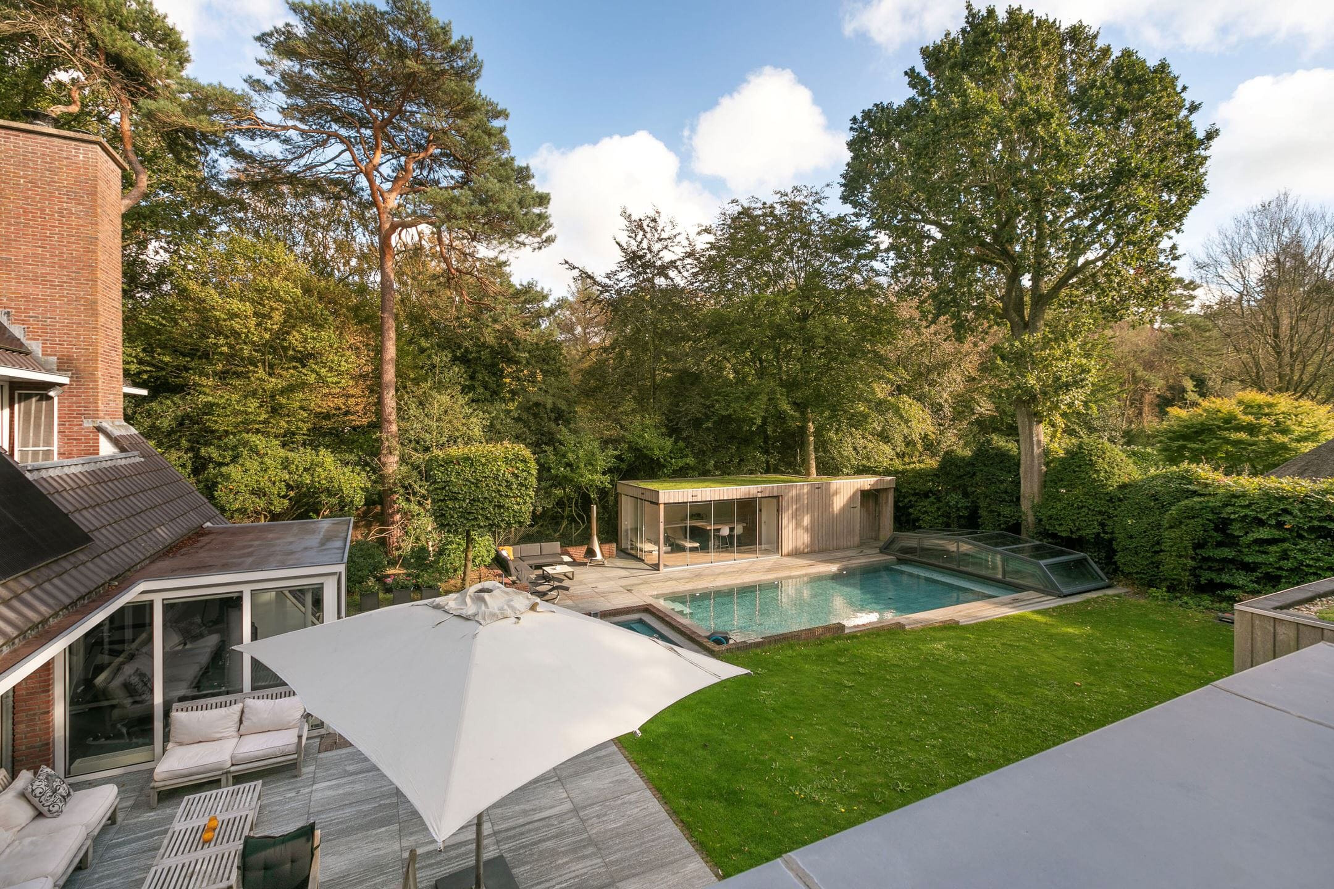 Karakteristieke villa met reusachtig zwembad en mancave moet bijna € 4 miljoen opleveren