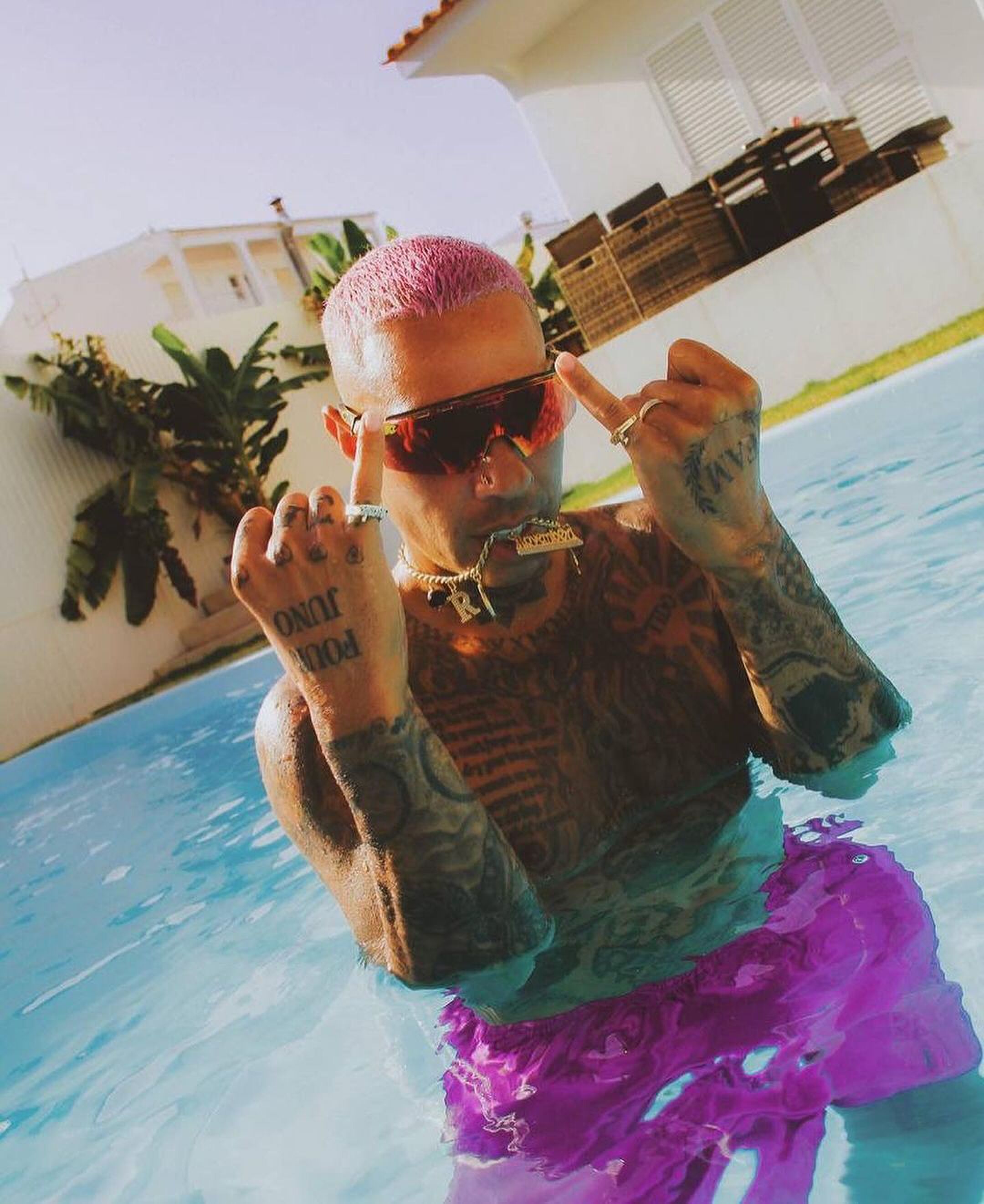 Rapper Bizzey heeft een nieuwe Range Rover van € 150.000