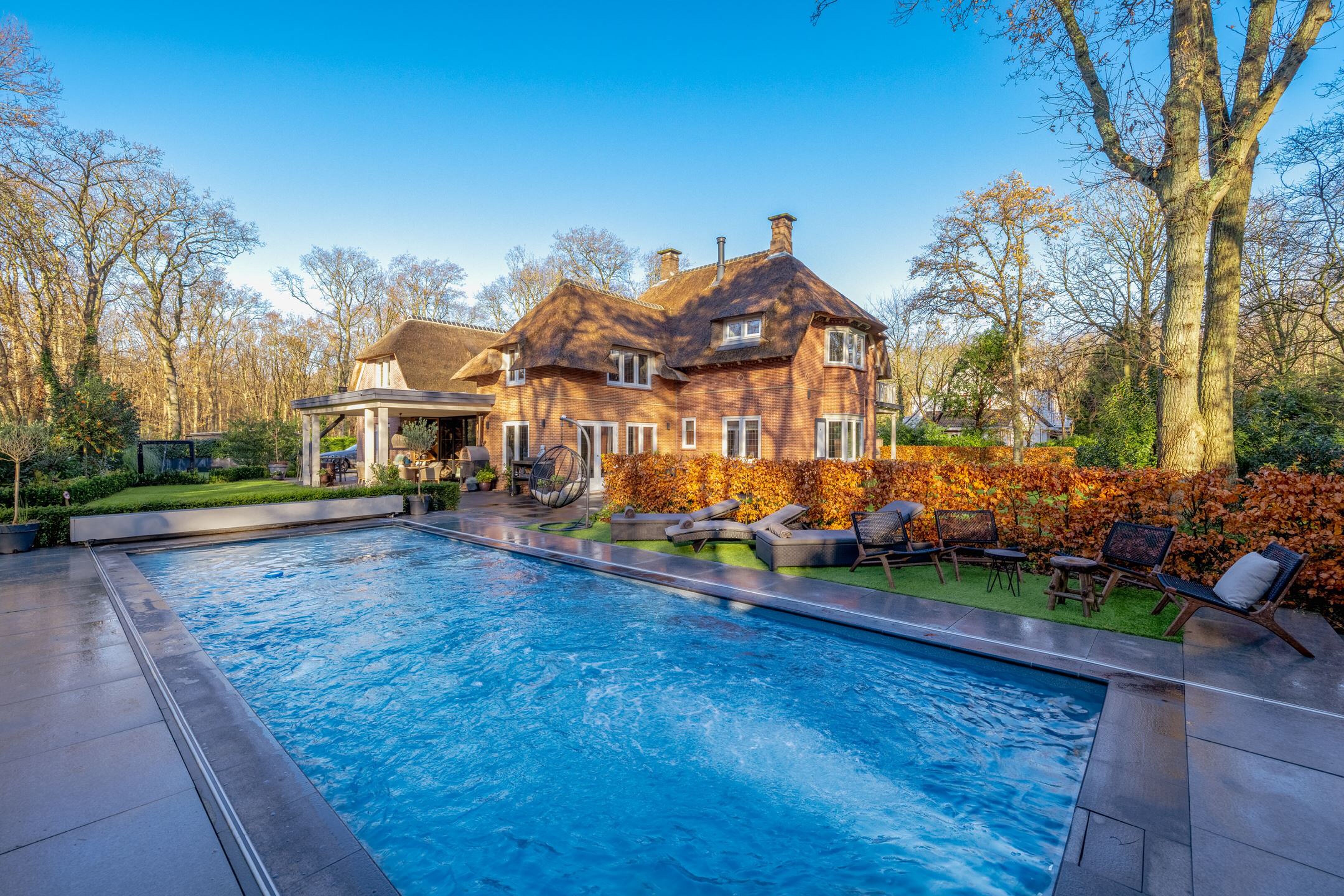 Prachtig landhuis met verwarmd zwembad en jacuzzi te koop aangeboden voor € 2.750.000