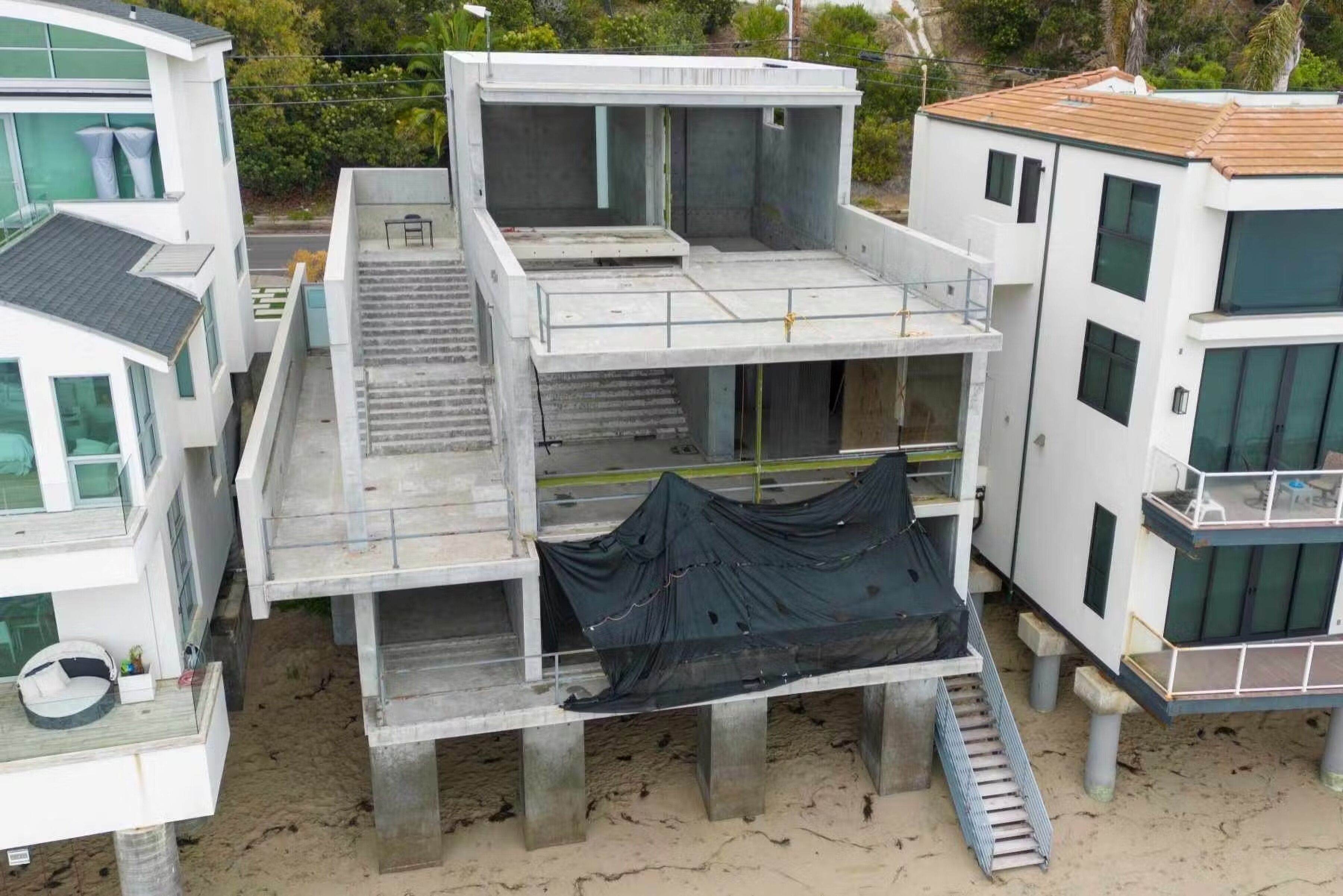 De onafgebouwde villa van Kanye West in Malibu