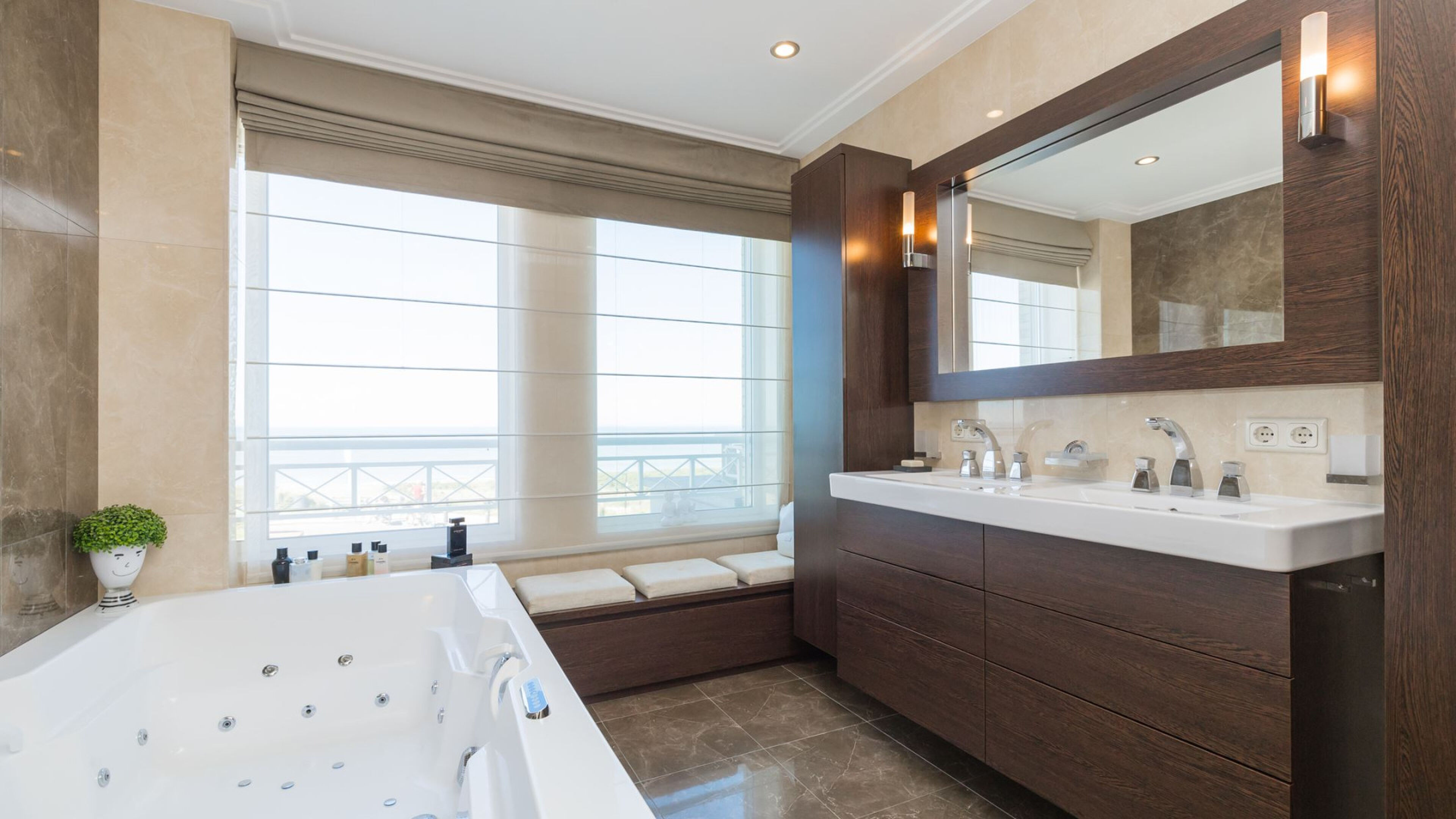 Penthouse Louis van Gaal