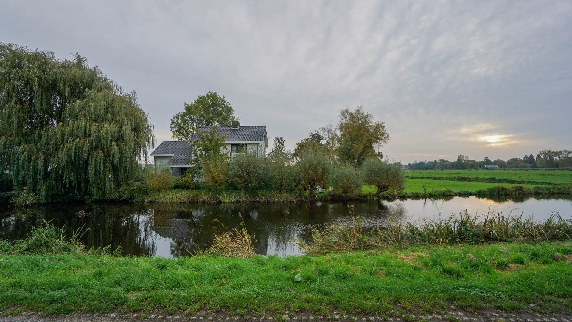 De nieuwe miljoenenvilla van Frank Rijkaard in Amstelveen