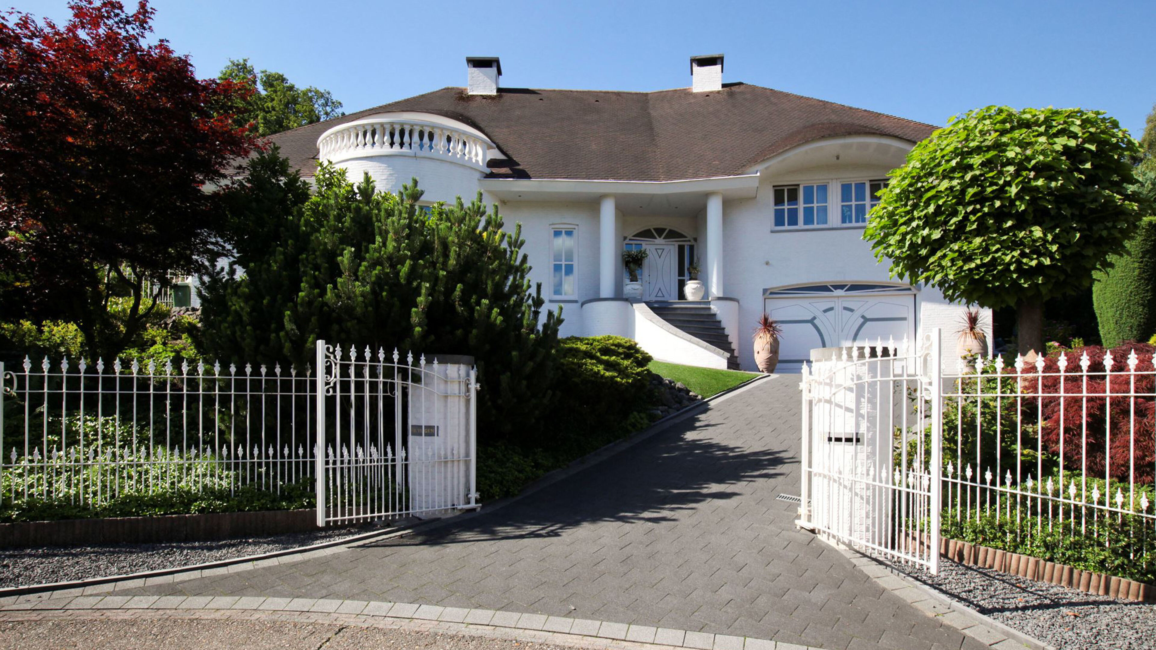 Binnenkijken: in deze gigantische Limburgse villa resideert hygiëne-expert Rob Geus
