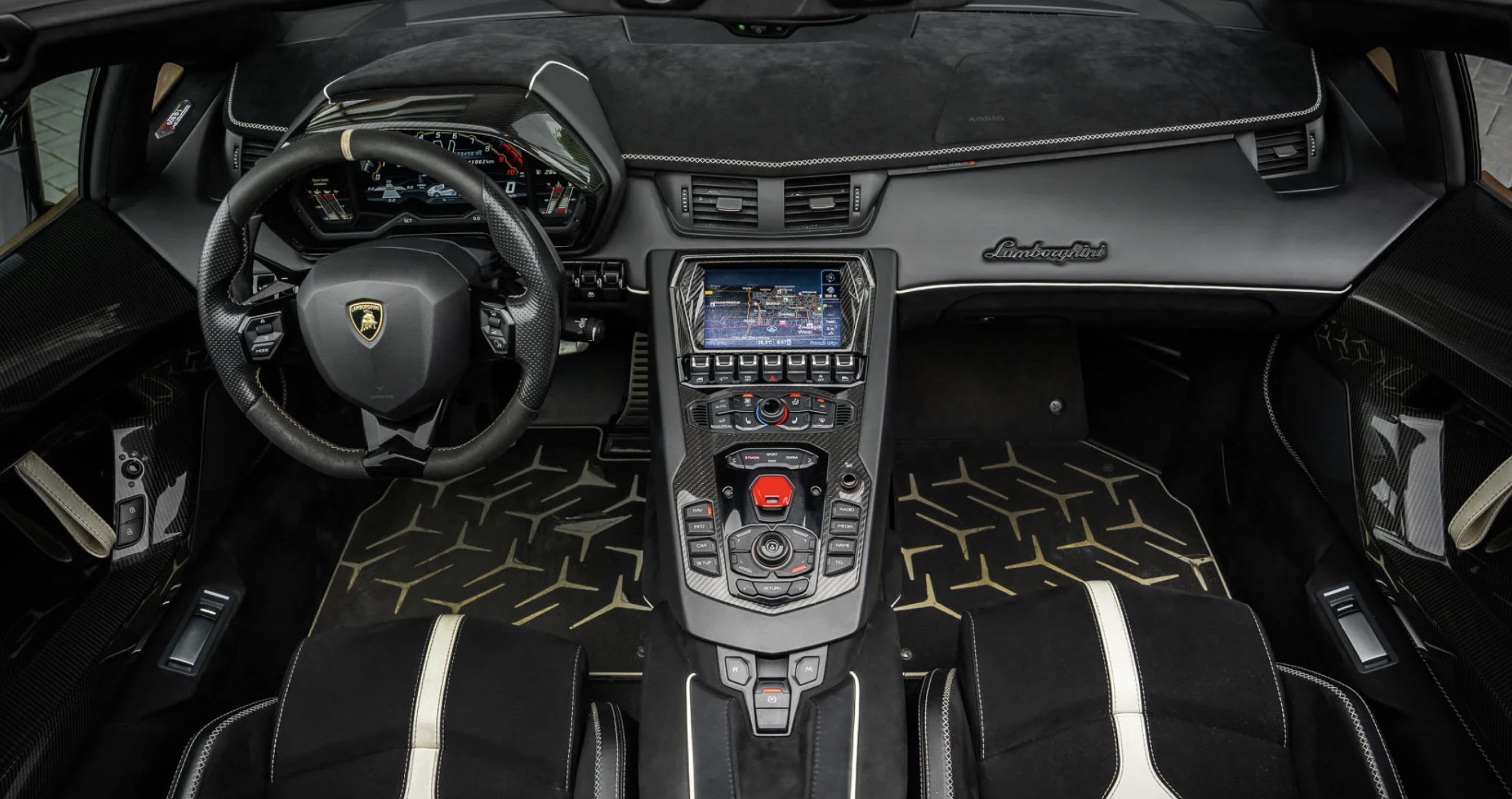 Lamborghini Aventador SVJ Roadster