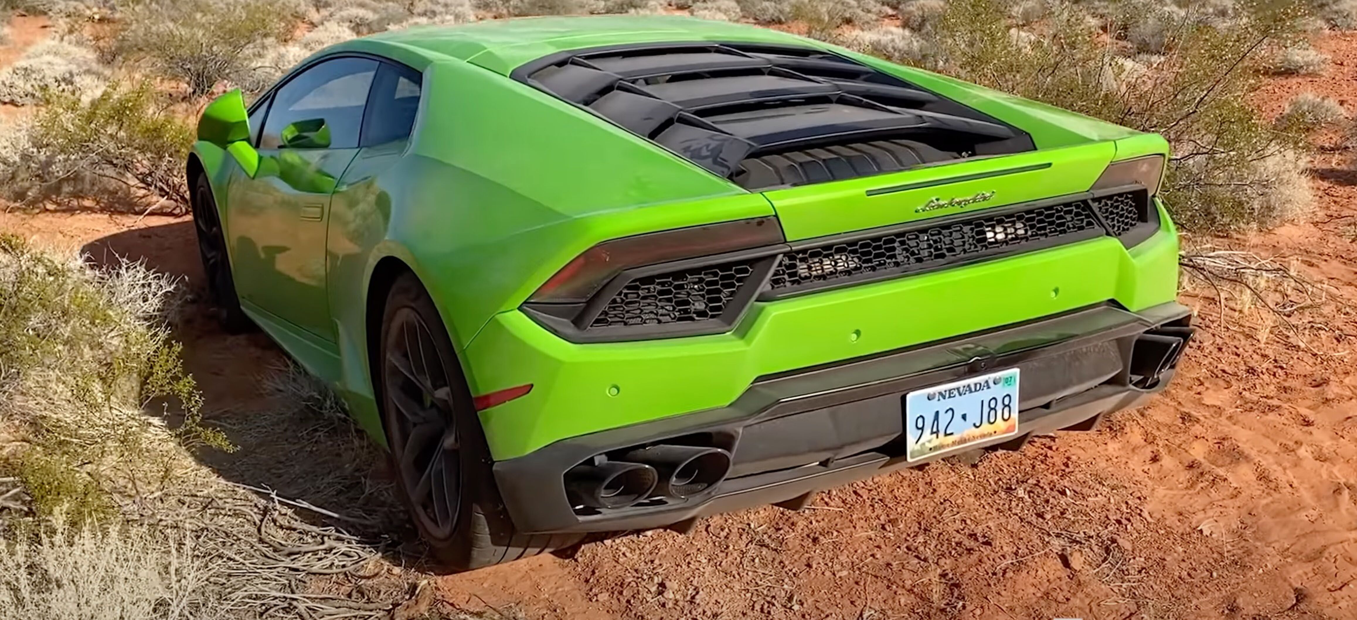 Lamborghini Huracán woestijn
