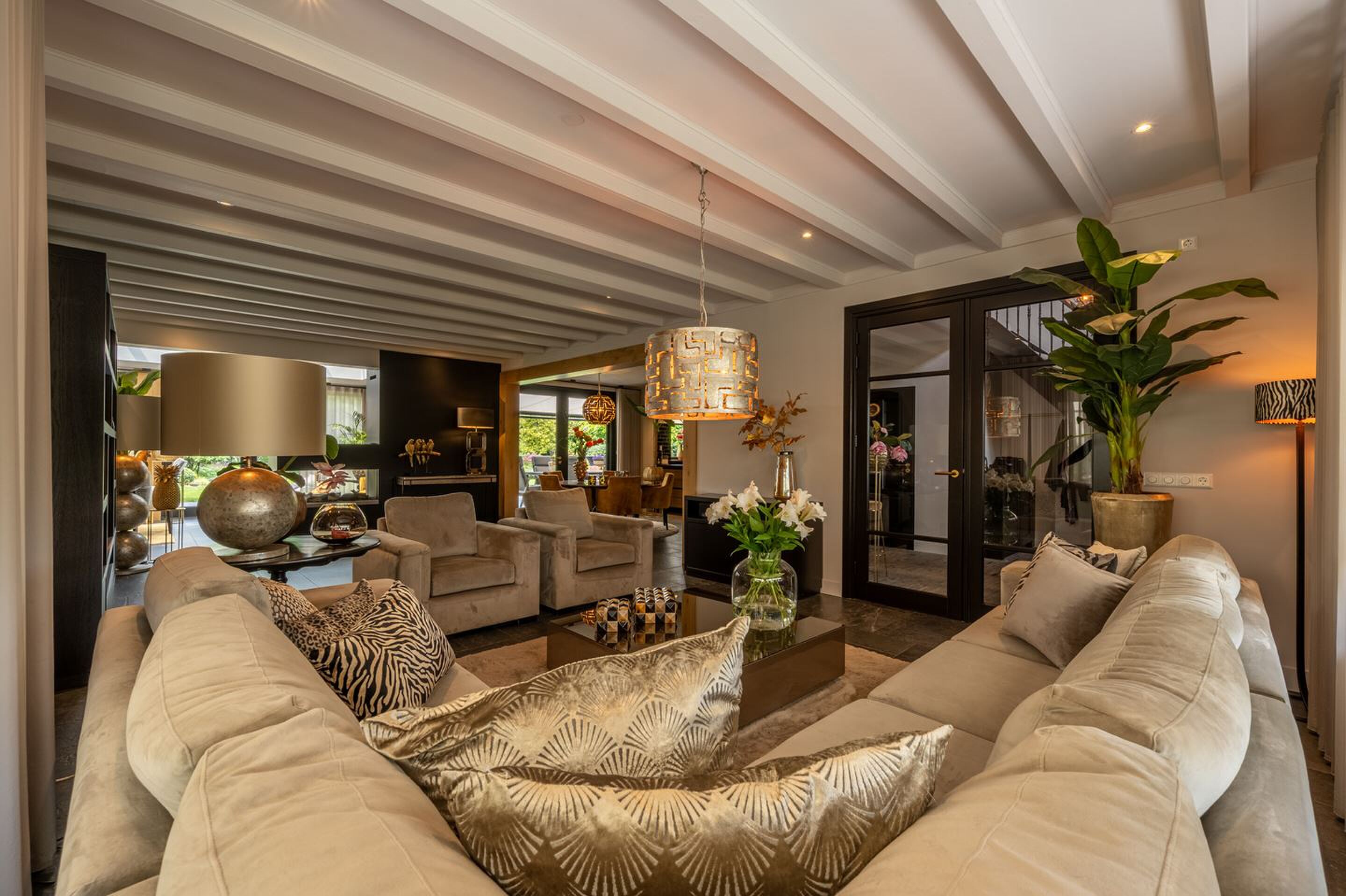 Rietgedekte villa Mijnsheerenland