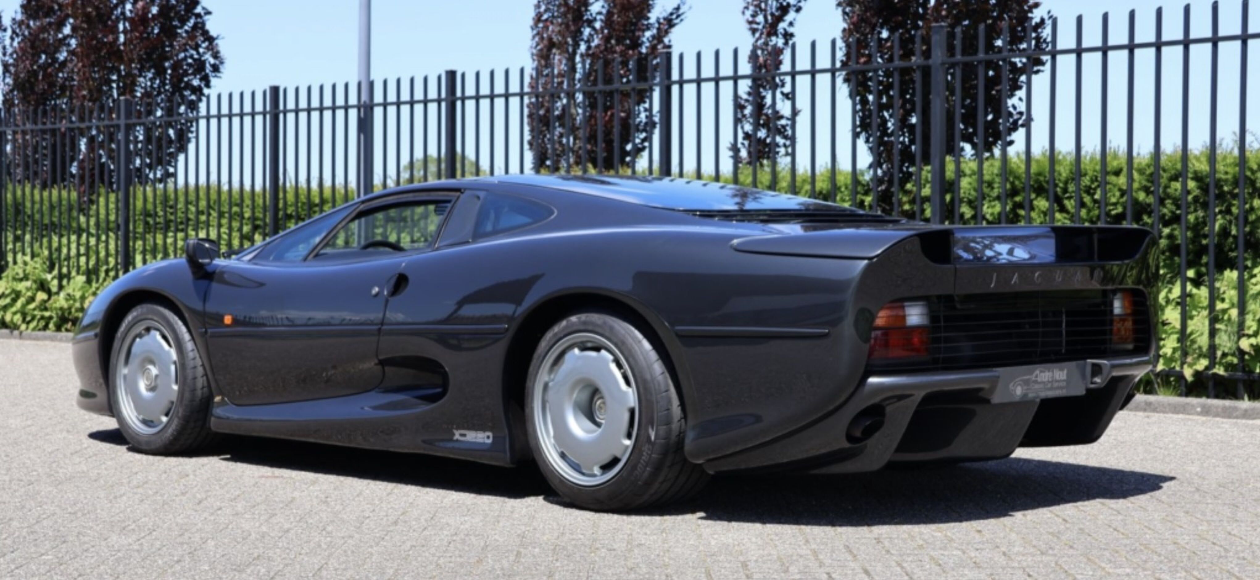 Jaguar XJ220