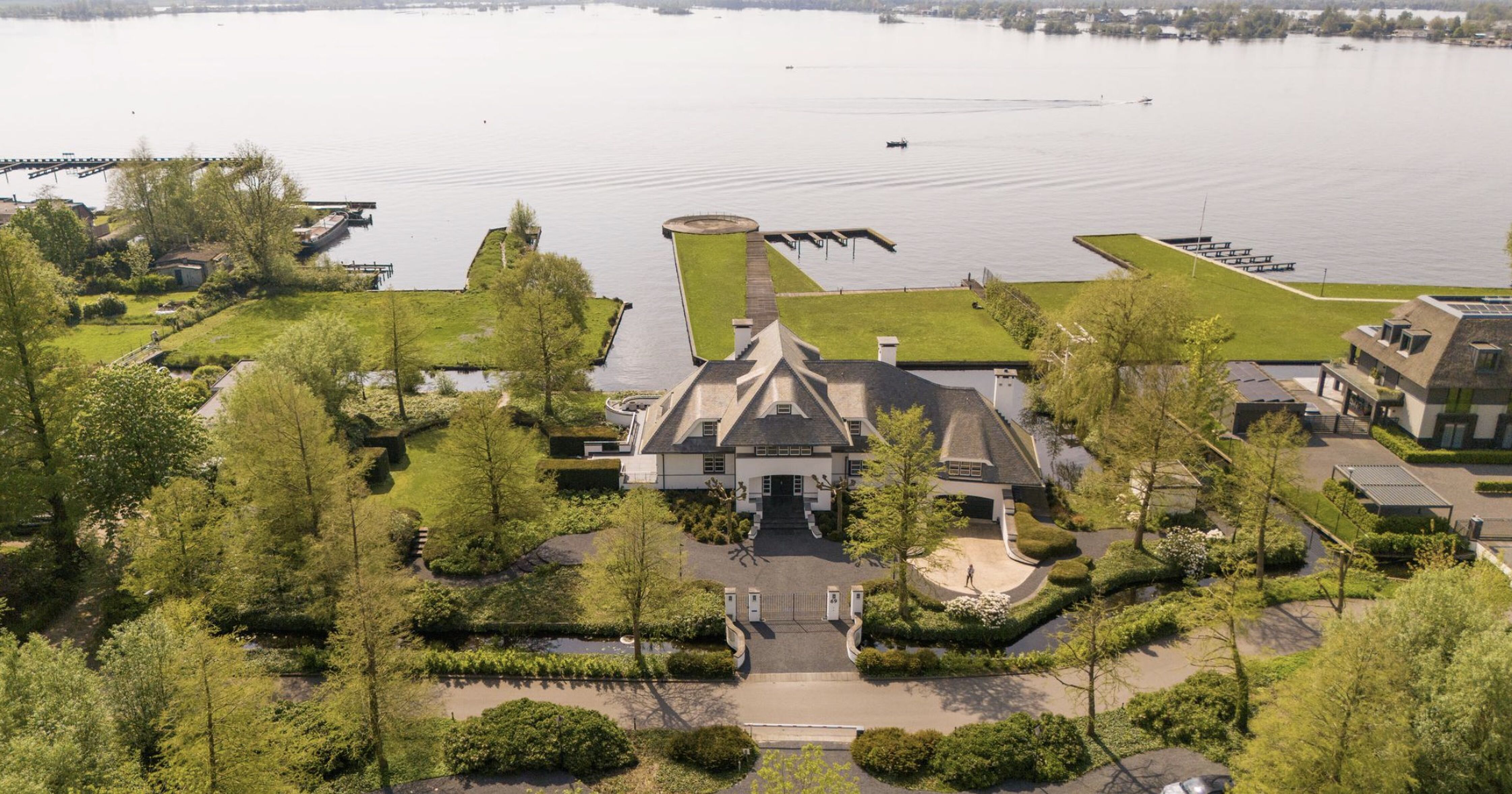 De villa van Joop Leliveld in Vinkeveen