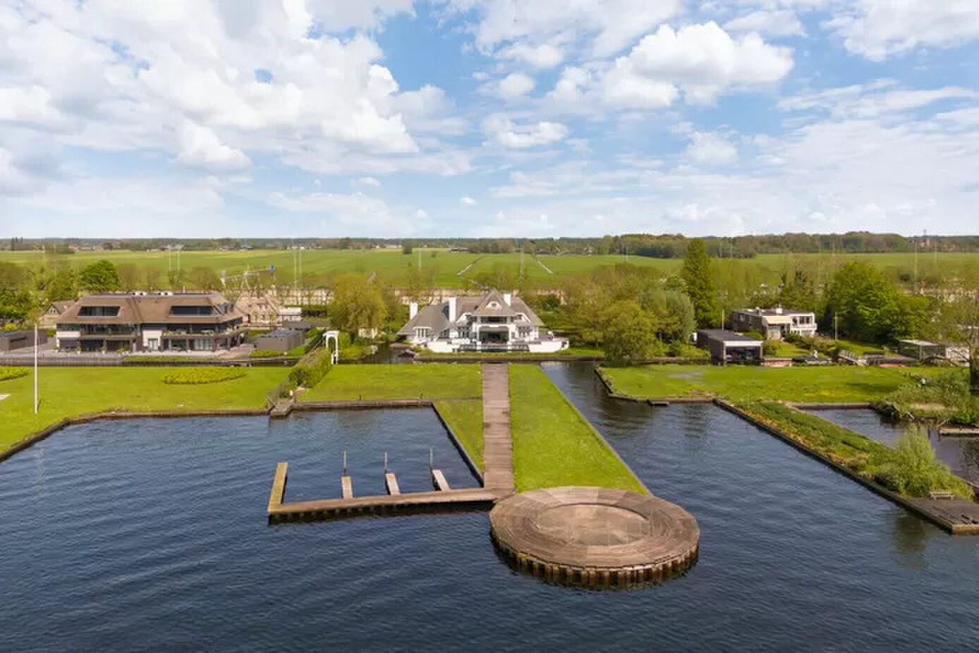 Voormalige villa van ex-Eredivisie-doelman mét helikopterplatform moet € 13,5 miljoen opbrengen