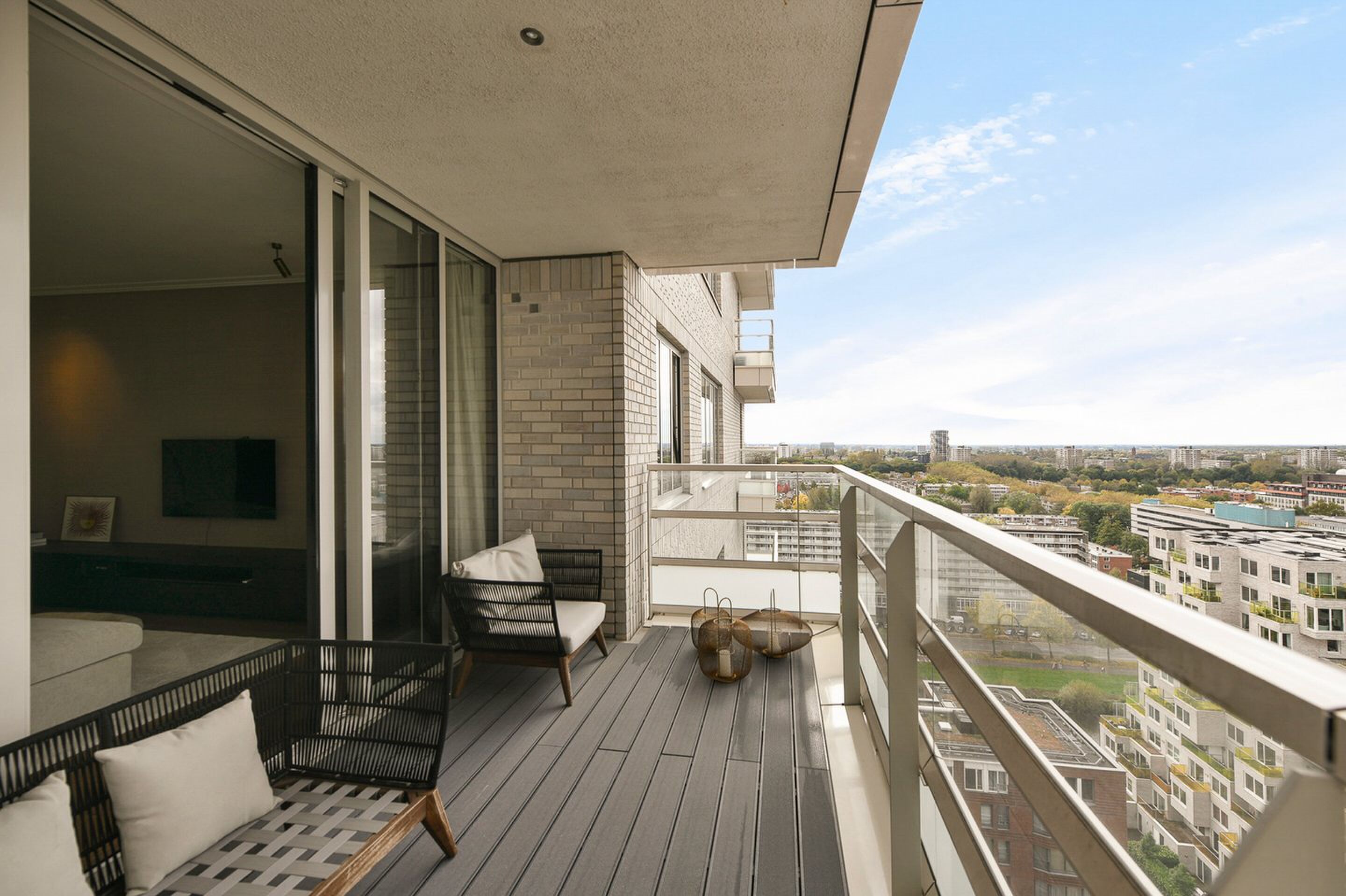Het balkon van het appartement van Frenkie de Jong in Amsterdam