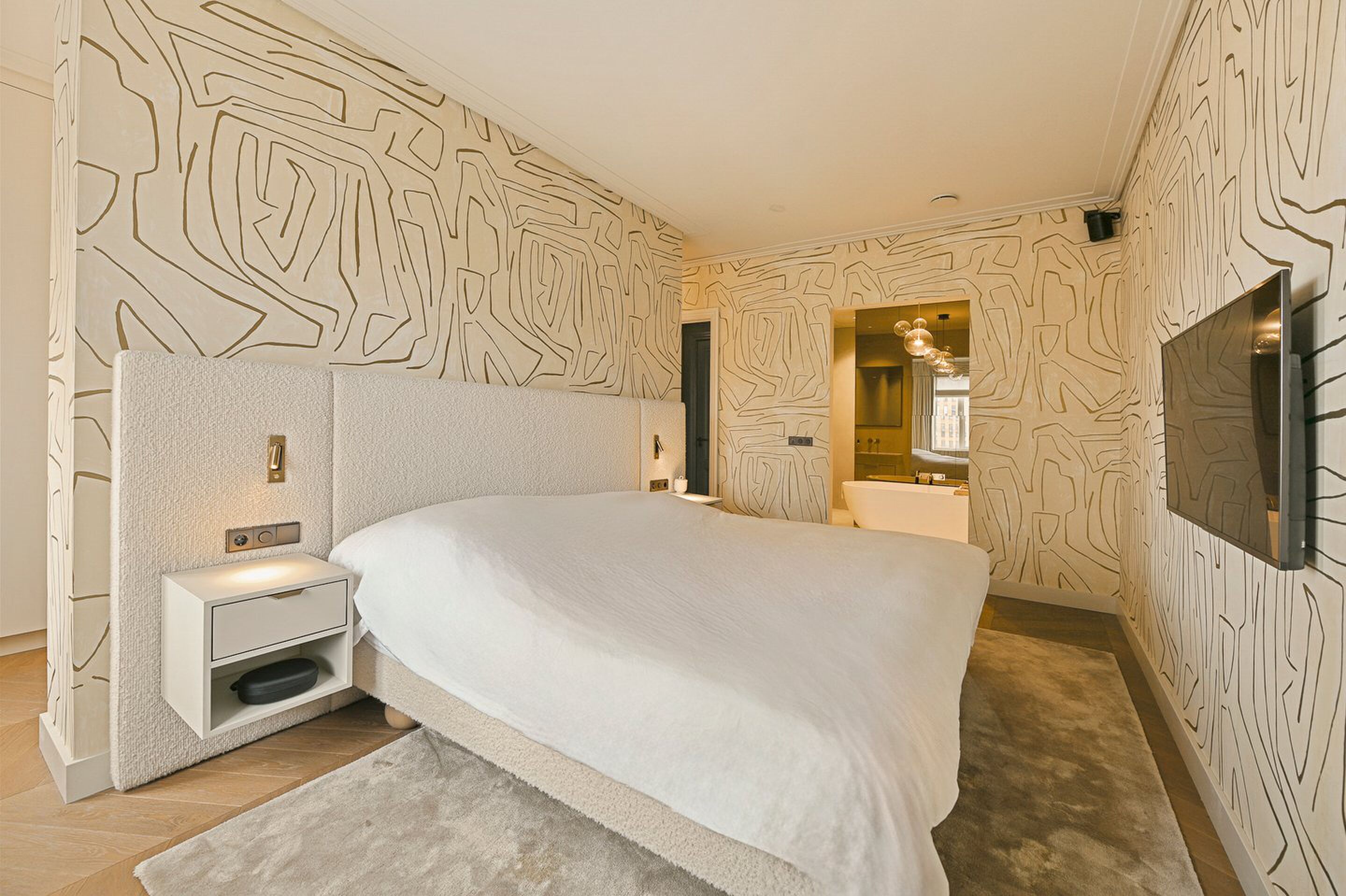 De slaapkamer van het appartement van Frenkie de Jong in Amsterdam