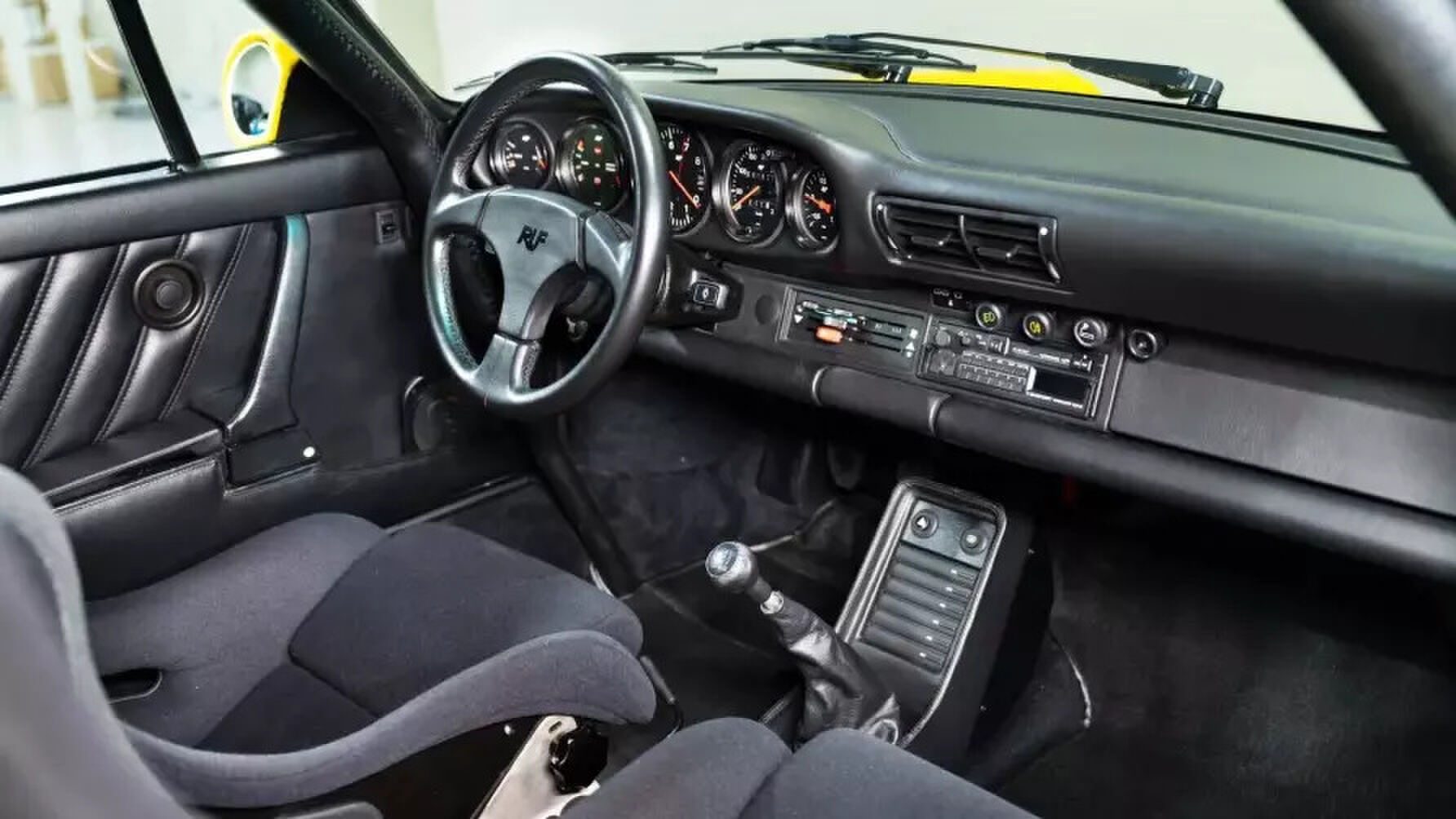 Het interieur van de Porsche 911 Ruf CTR
