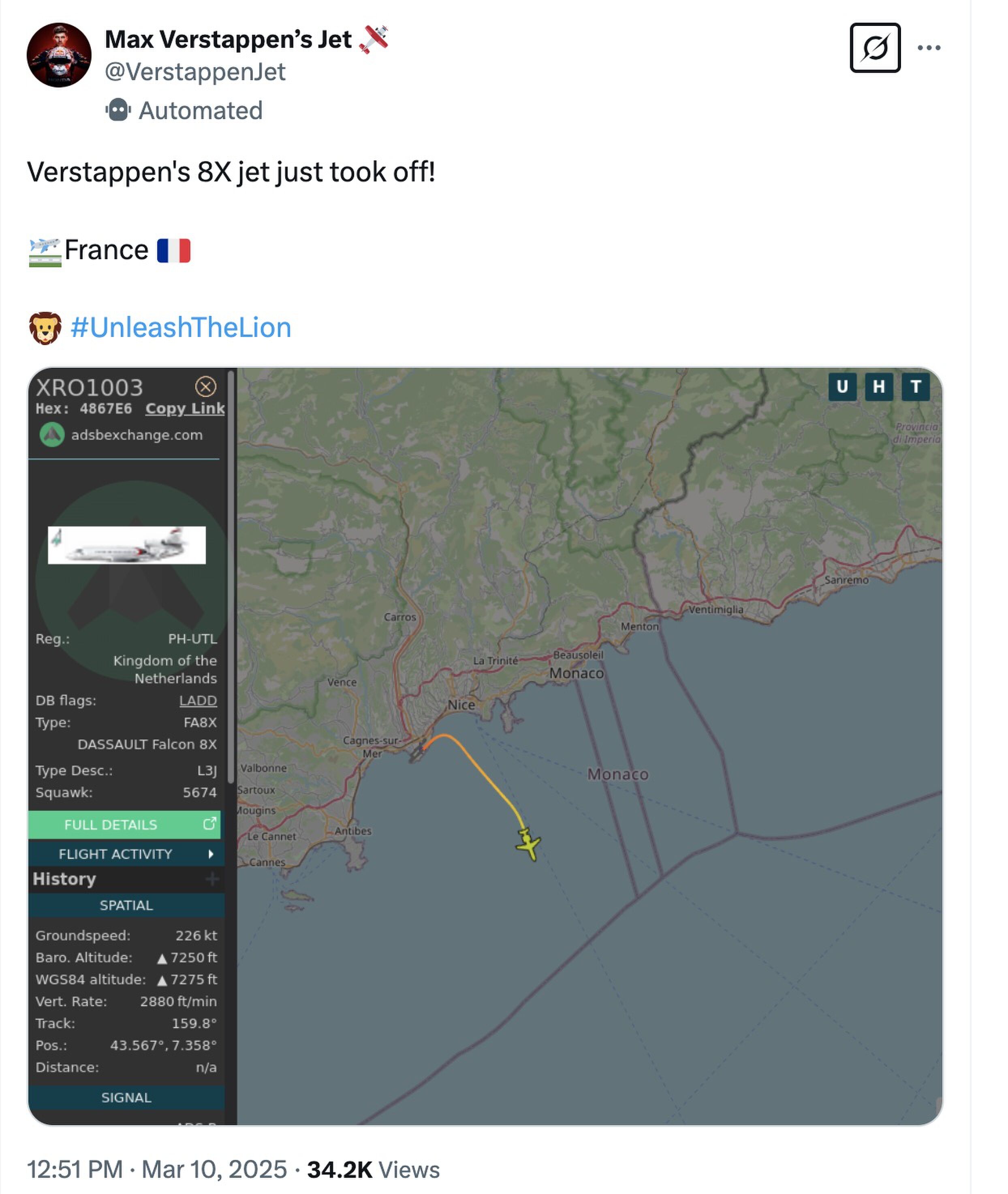 Een screenshot van een vliegbeweging van de nieuwe privéjet van Max Verstappen