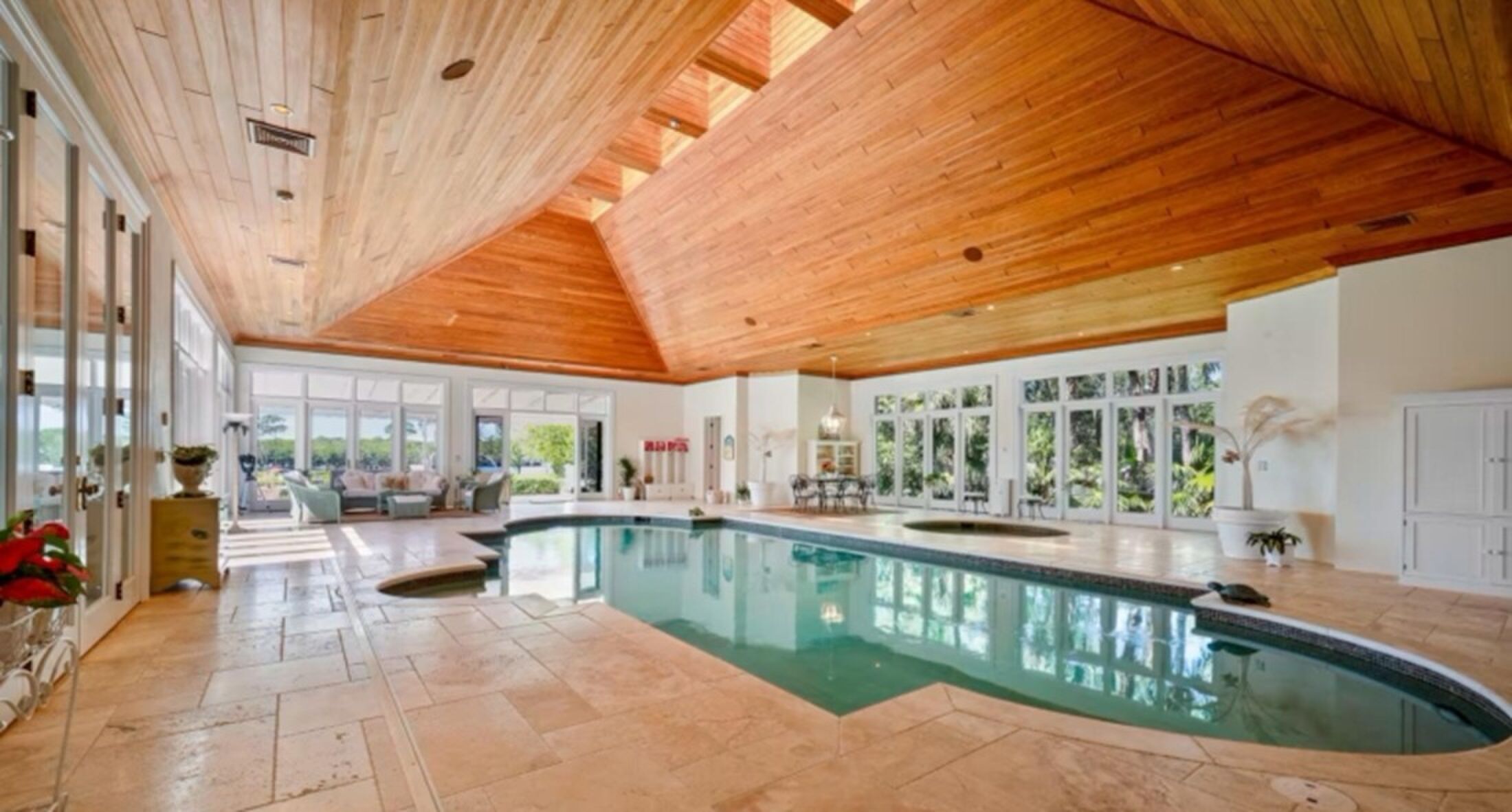 Het zwembad in de villa van Bill Gates