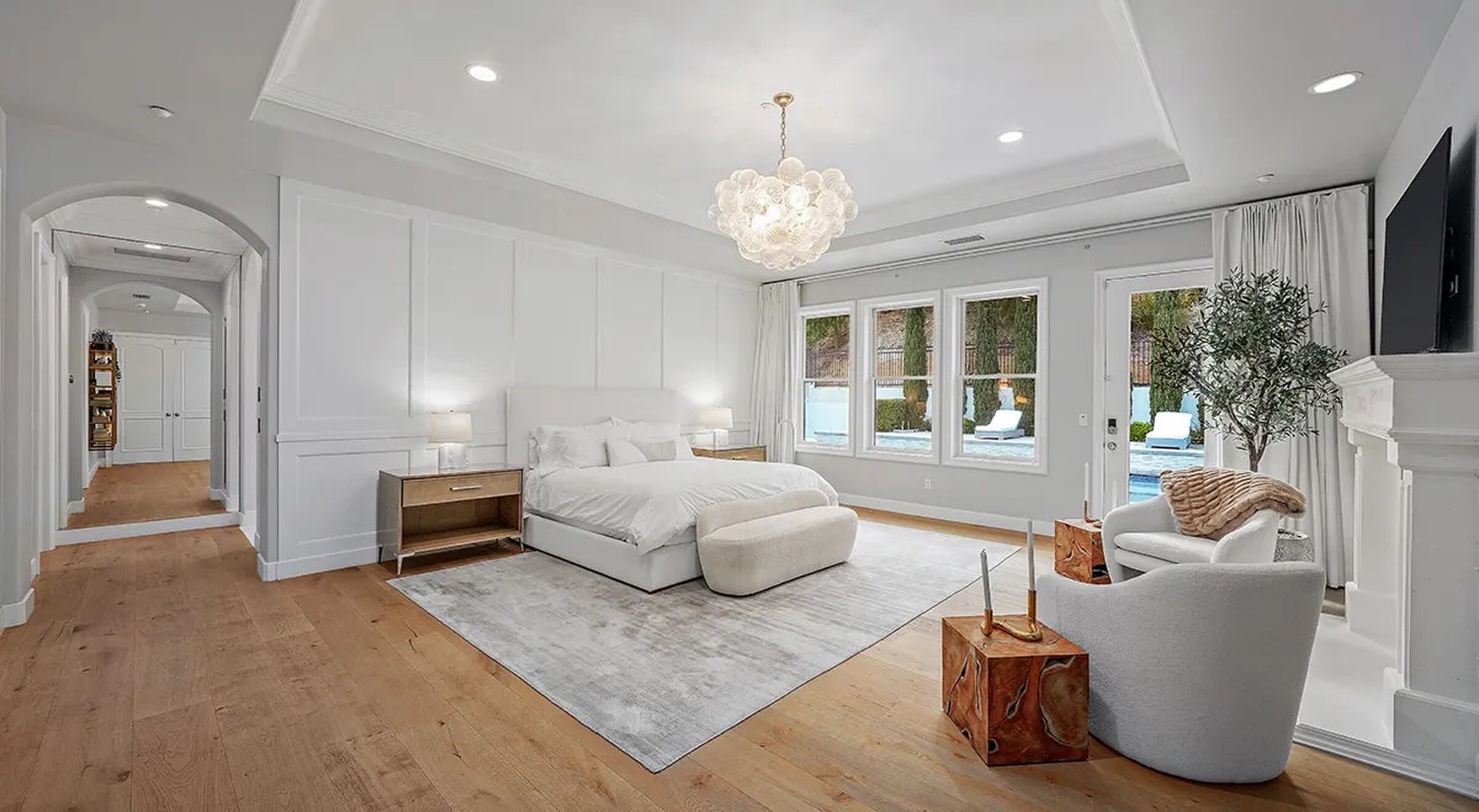 De woonkamer van de villa van Mark-Paul Gosselaar in Los Angeles