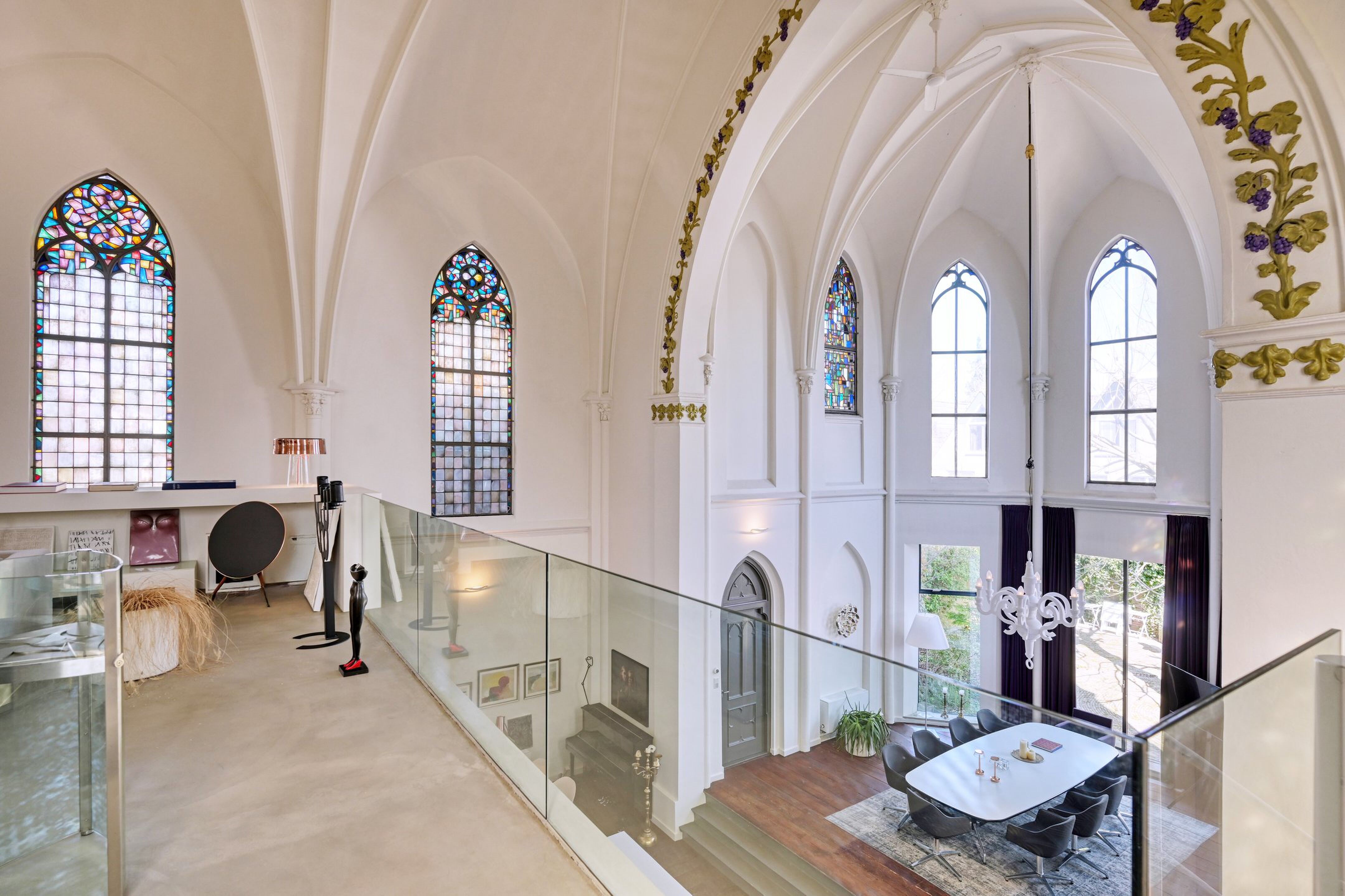 De eerste verdieping van de kerkwoning van Erik Hallers in Utrecht