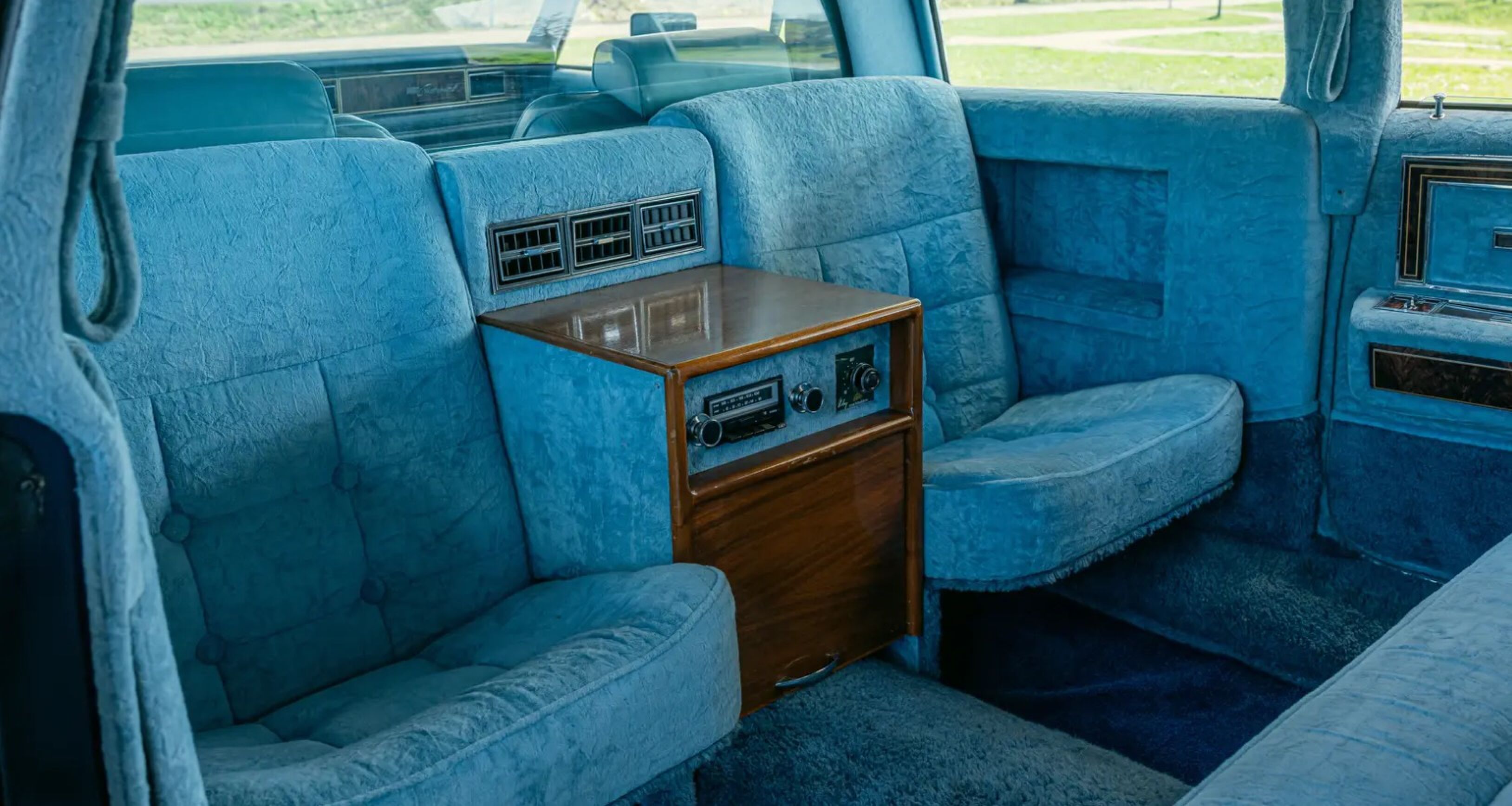 Het interieur van de Lincoln Continental limousine van koningin Juliana