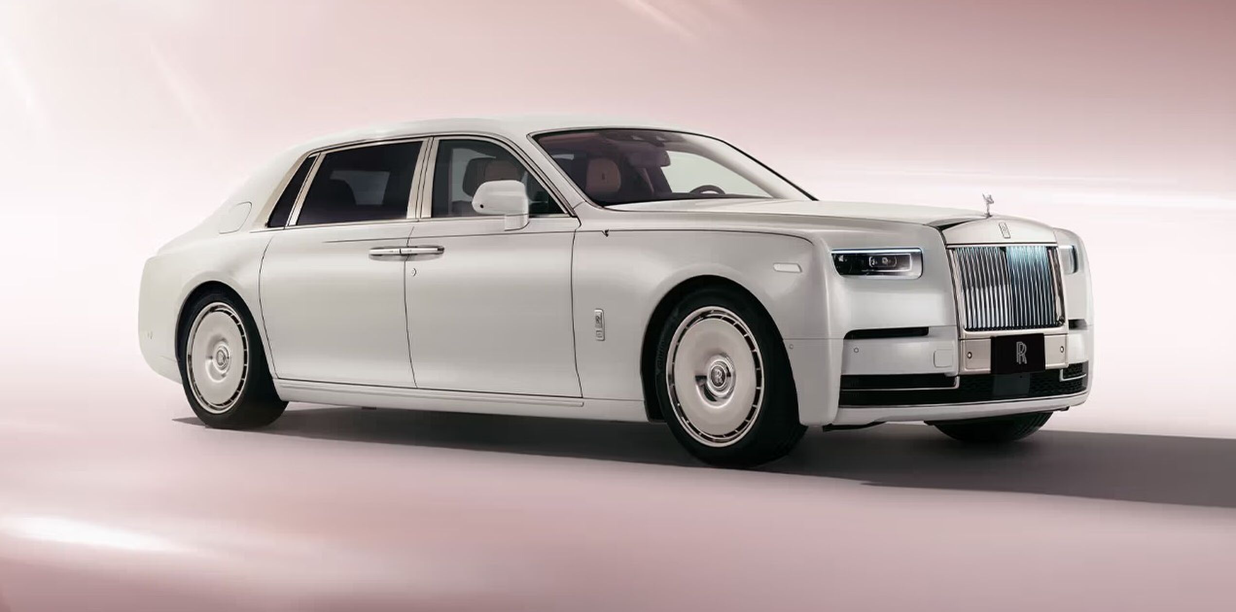 Het buitenaanzicht van de Rolls-Royce "Cherry Blossom"