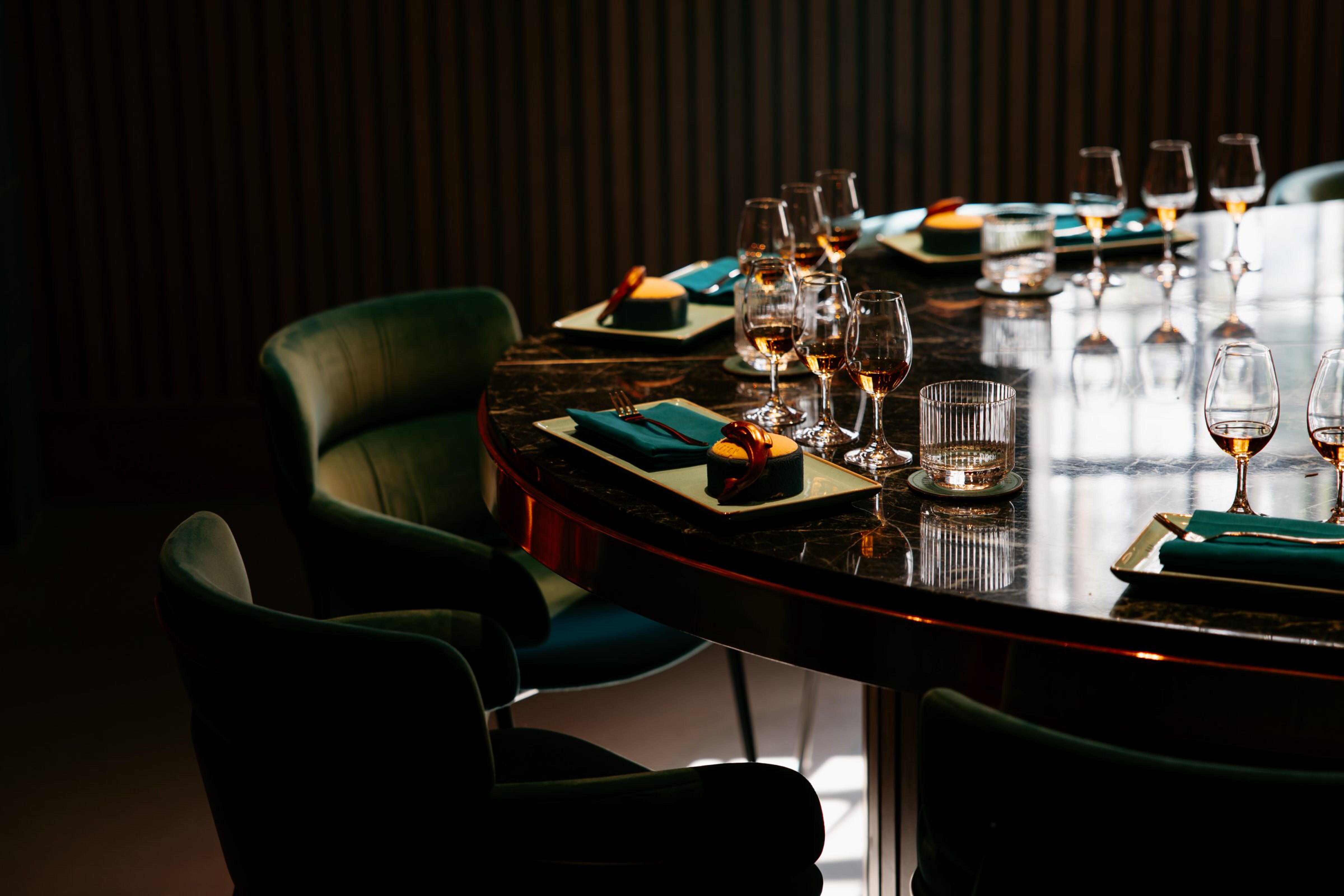 The Singleton: The Gourmand Collection aan de tafel van de whiskyreis geëtaleerd