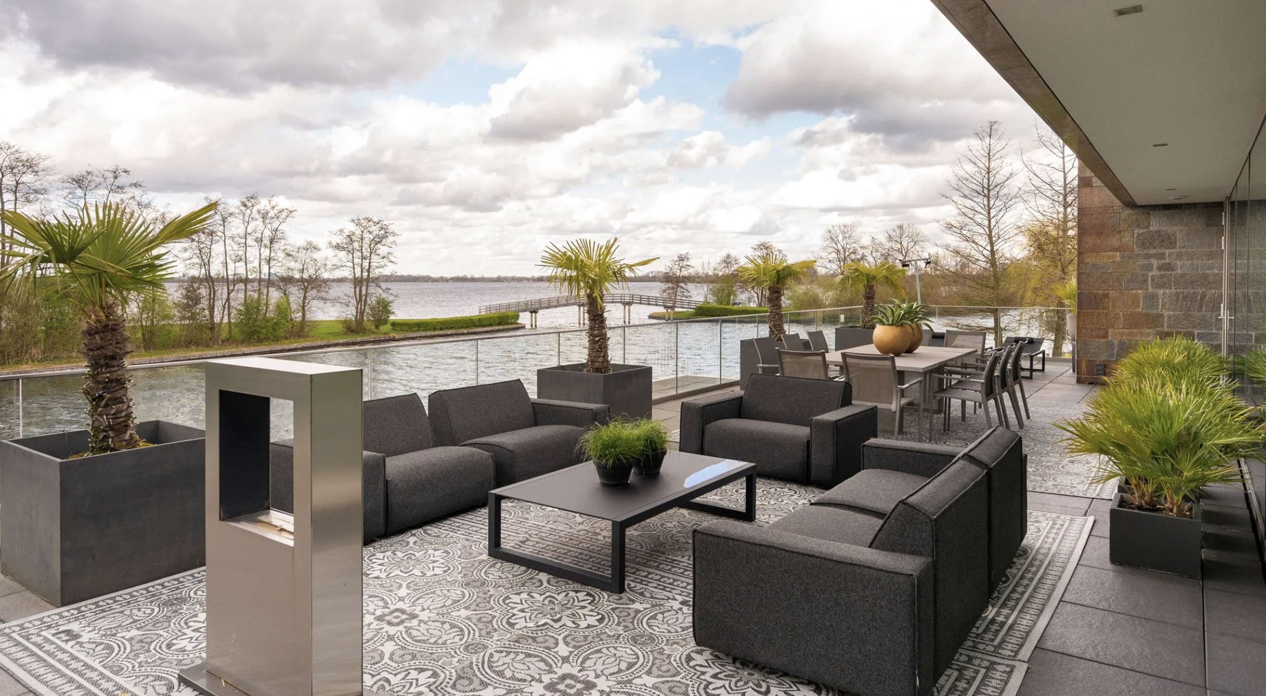 De villa van een miljonairsweduwe in Vinkeveen