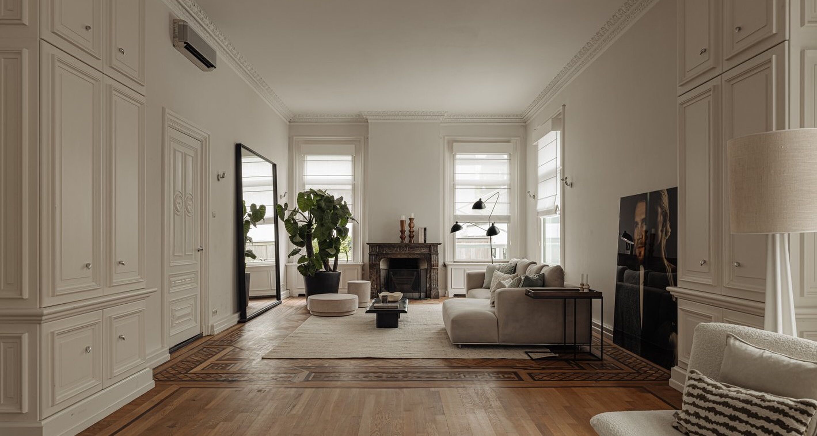 De woonkamer van de woning van Fokke de Jong in Amsterdam Oud-Zuid