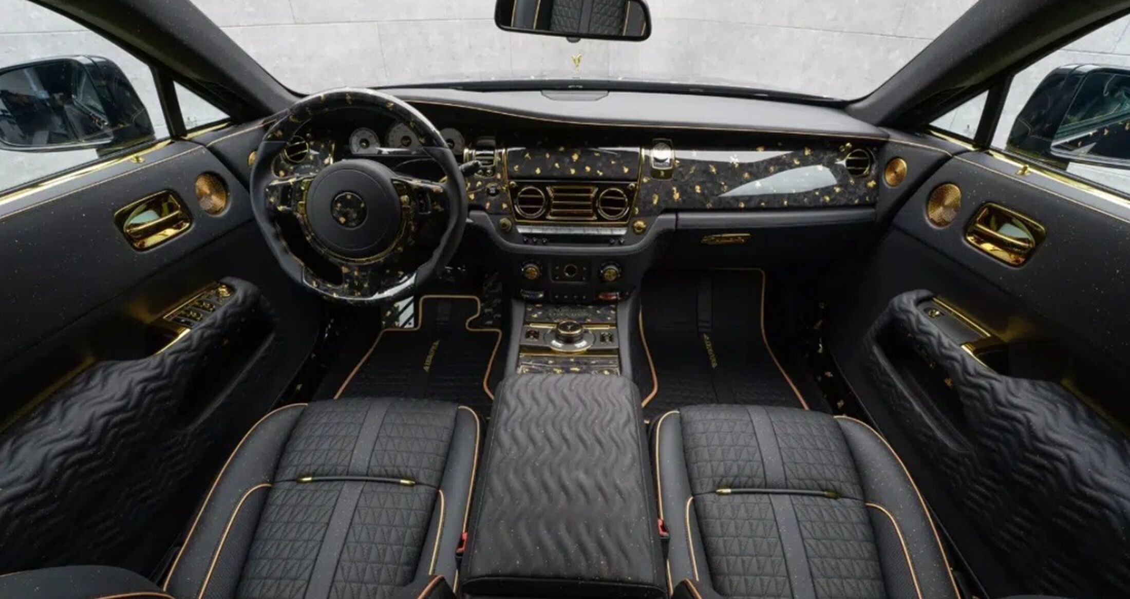 Het interieur van de nieuwe Rolls-Royce Wraith MANSORY