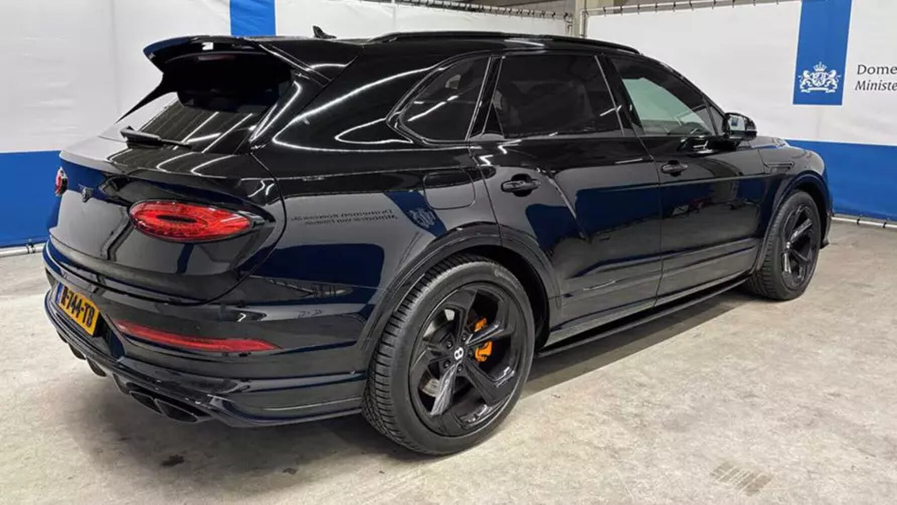 Een Bentley Bentayga wordt aangeboden bij Domeinen