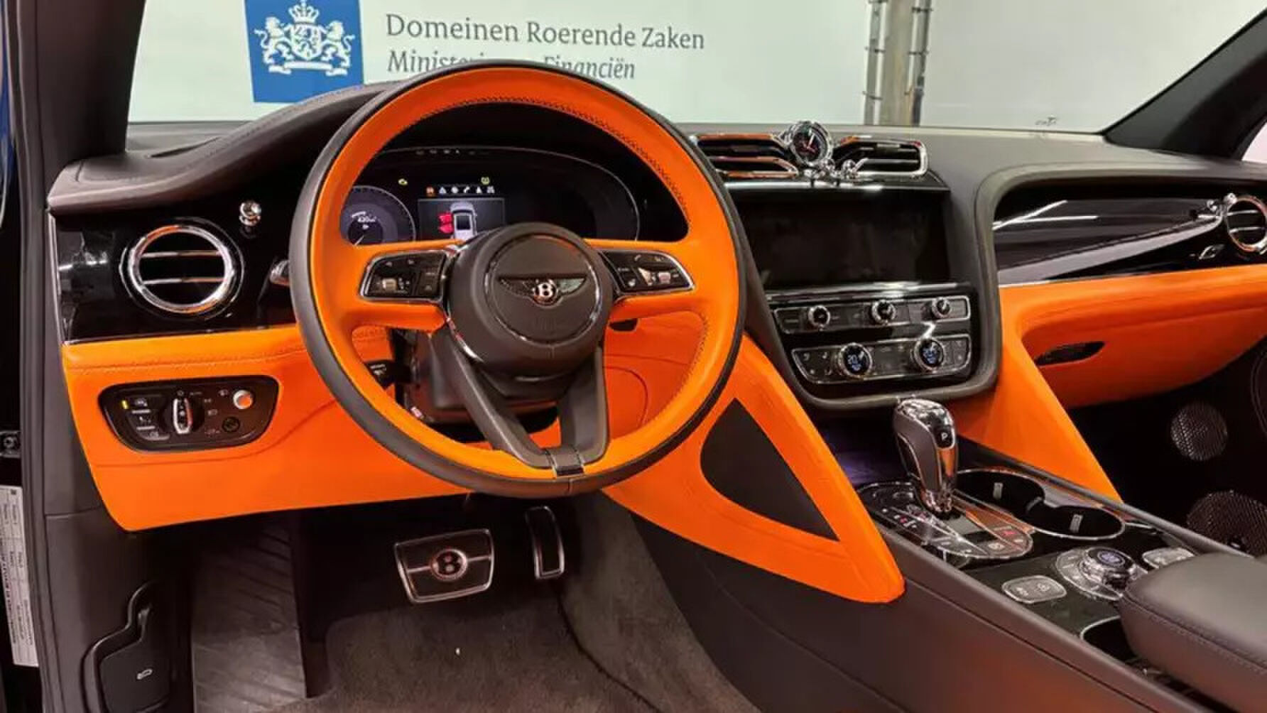 Het interieur van de bij Domeinen te koop aangeboden Bentley Bentayga