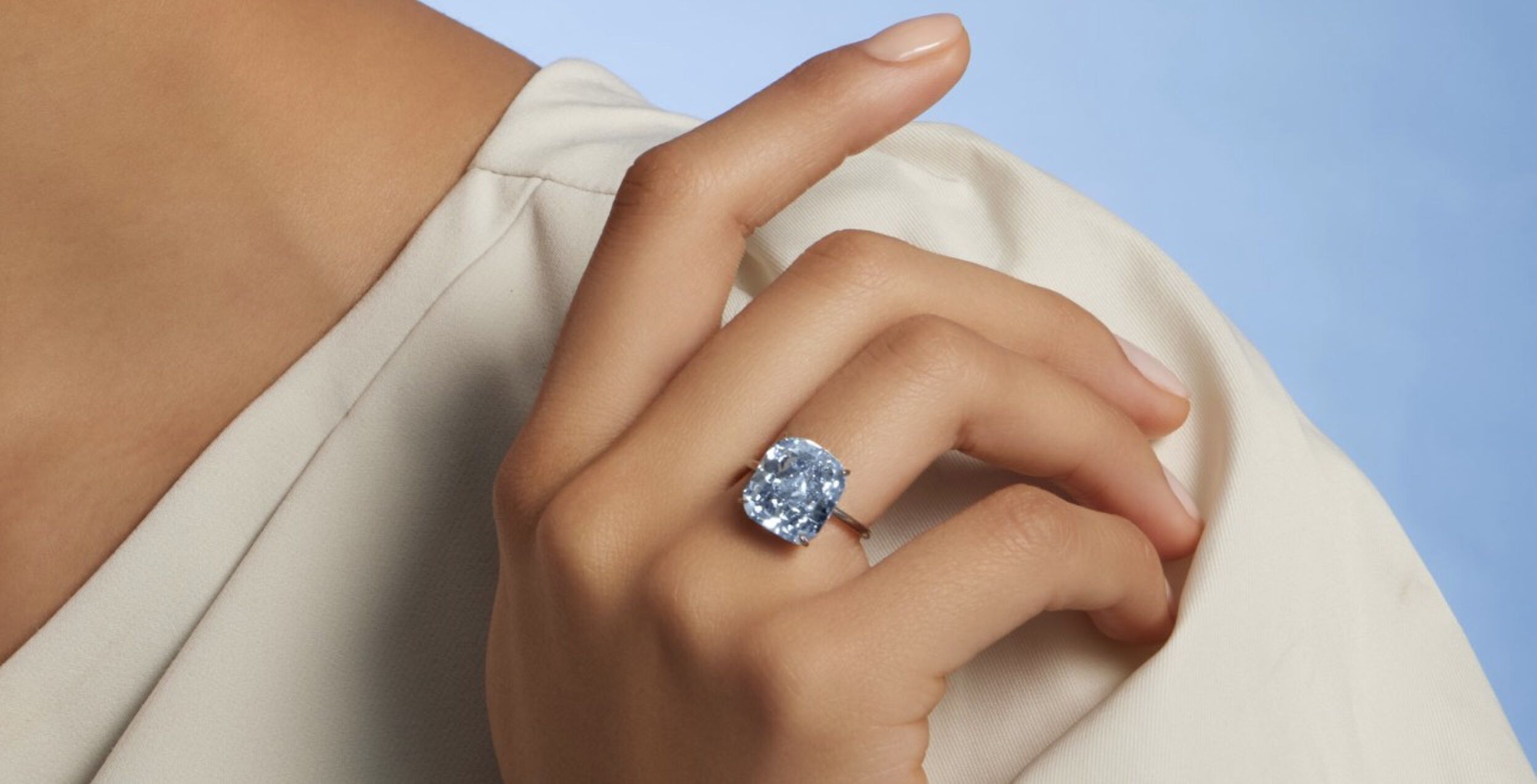 De zeldzame blauwe diamant leverde € 19 miljoen op bij een veiling van Sotheby's