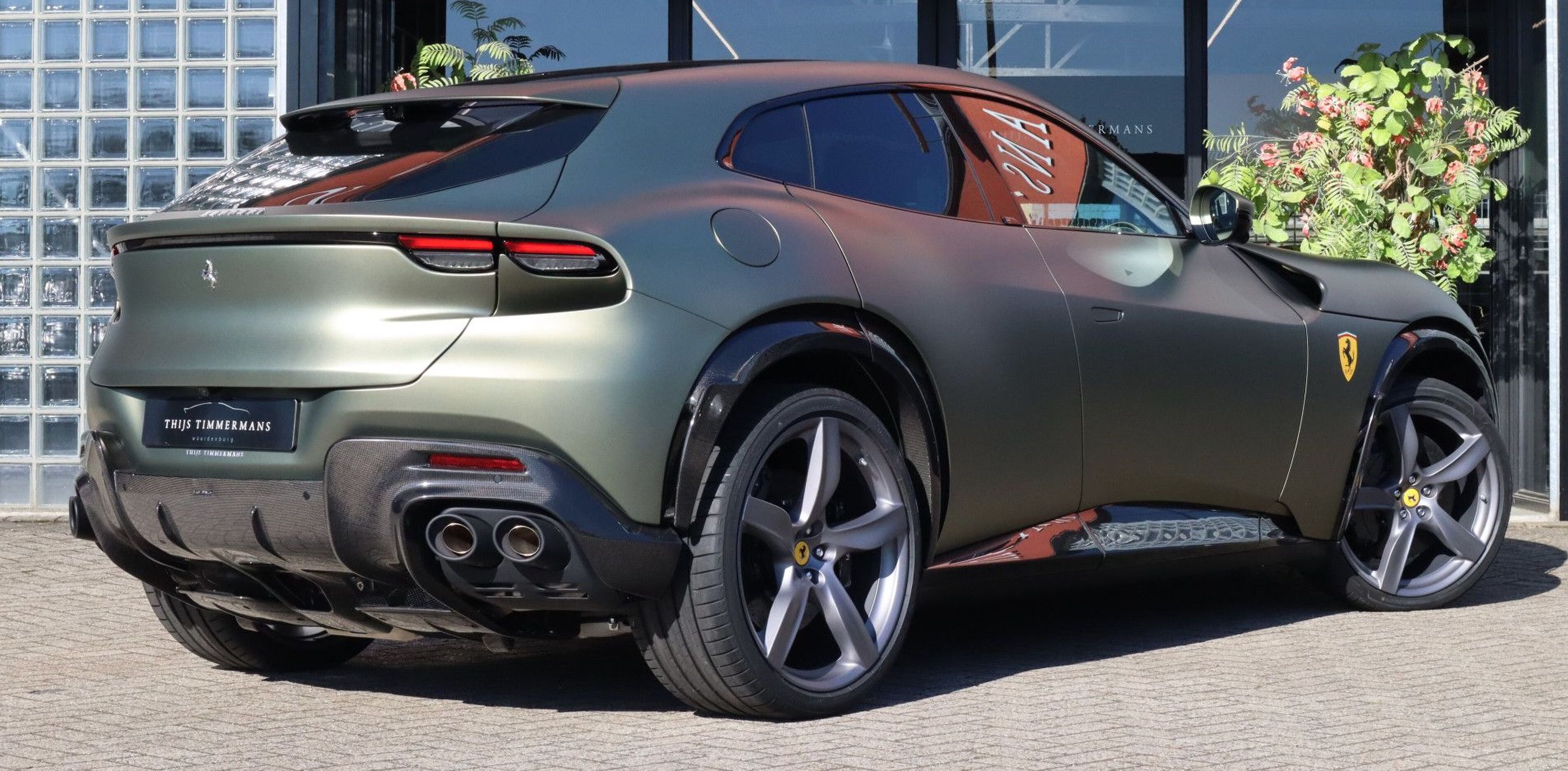 De Ferrari Purosangue wordt aangeboden bij een Nederlandse dealer