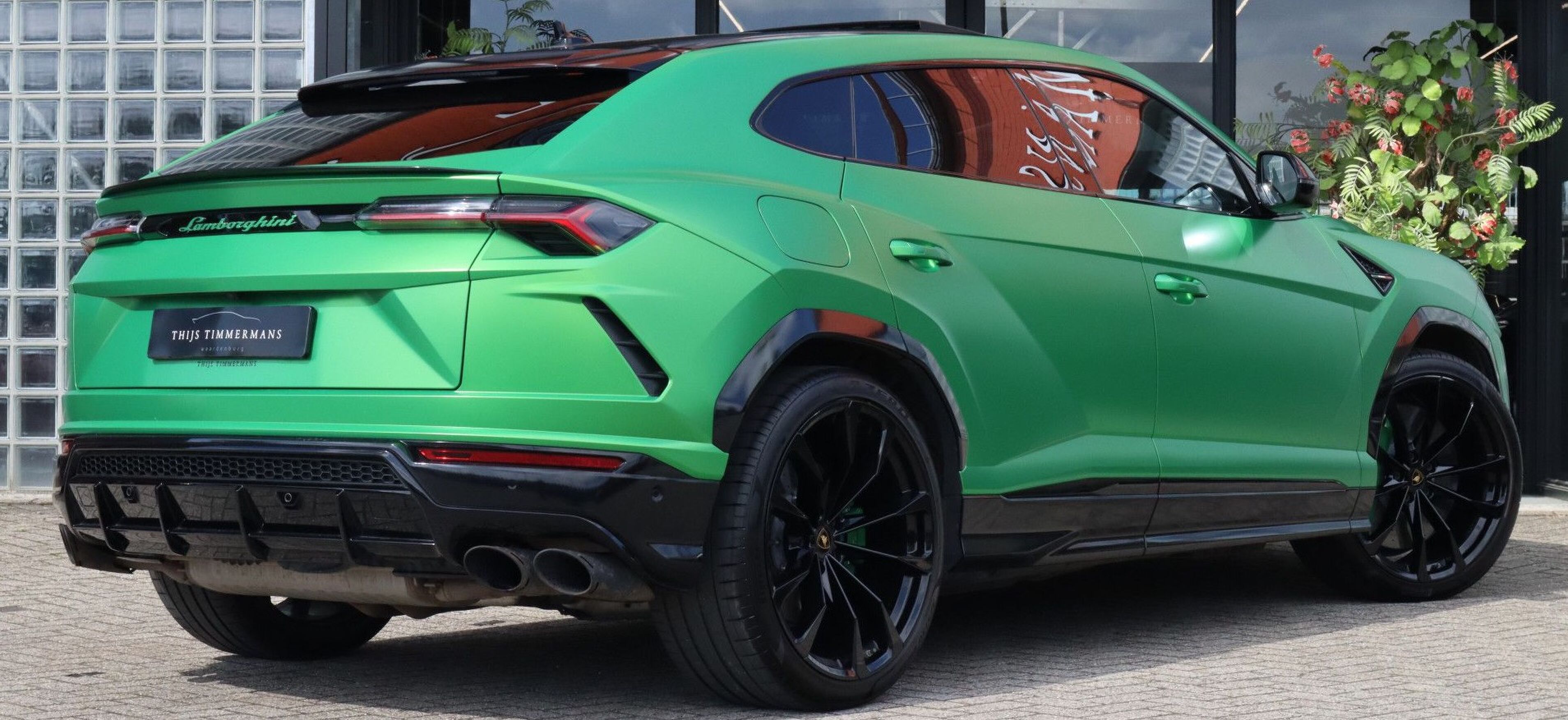 De groene Lamborghini Urus kost € 234.950