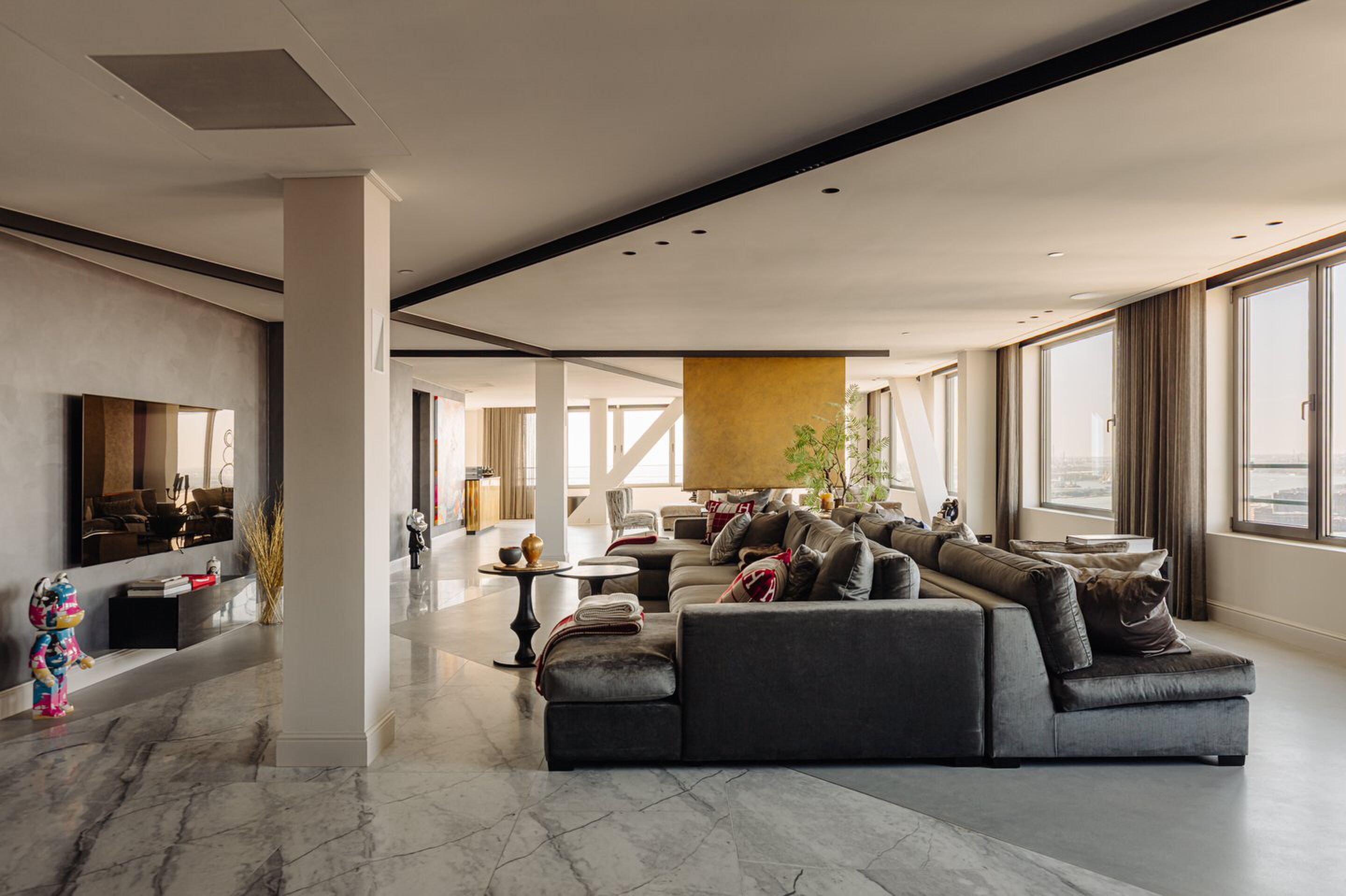 Eén van de kamers in het penthouse van Memphis Depay in Rotterdam