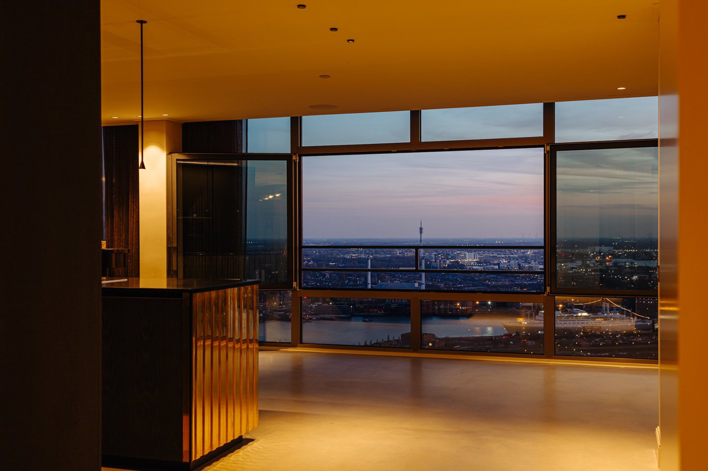 Uitzicht vanuit het penthouse van Memphis Depay in Rotterdam