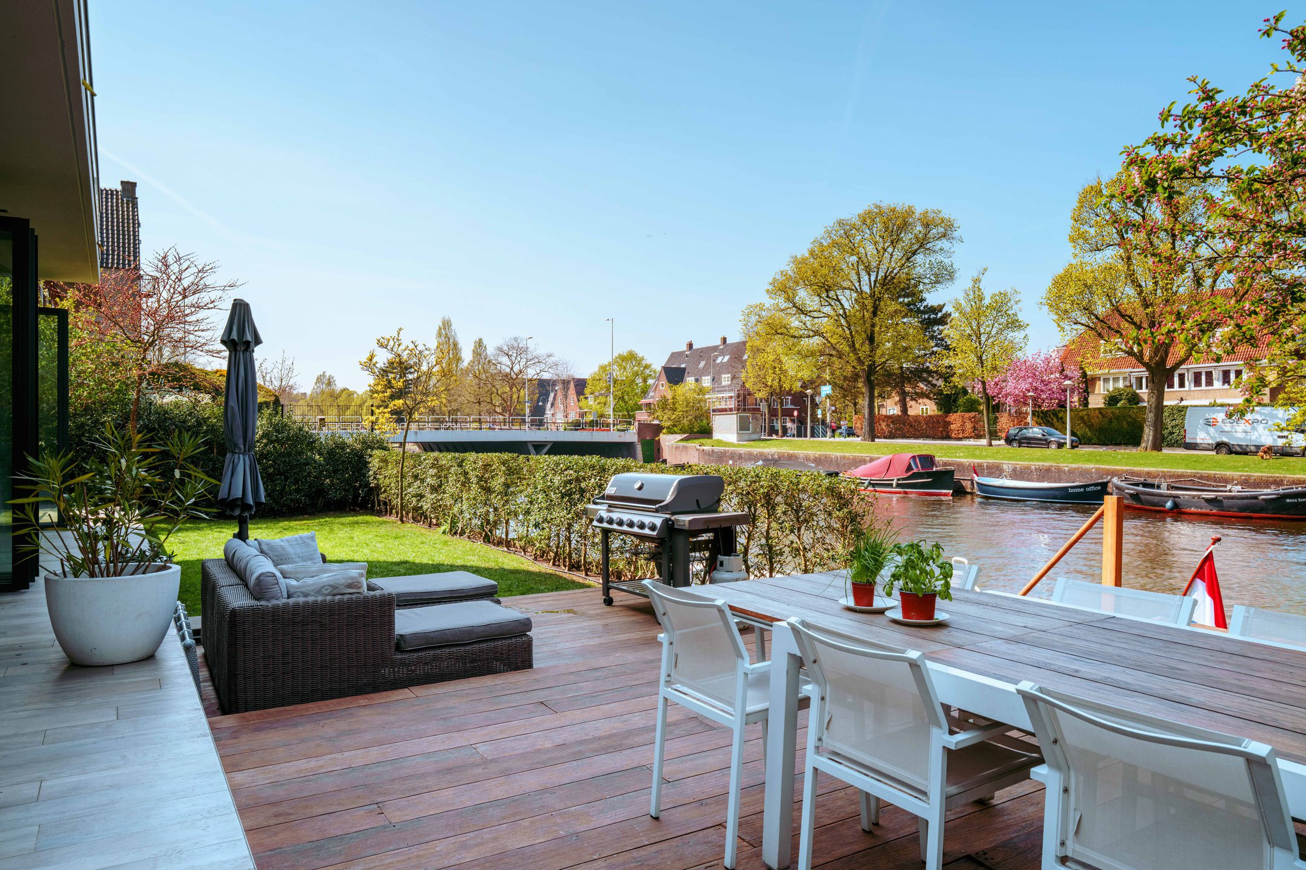 Achtertuin van de villa in Amsterdam-Zuid