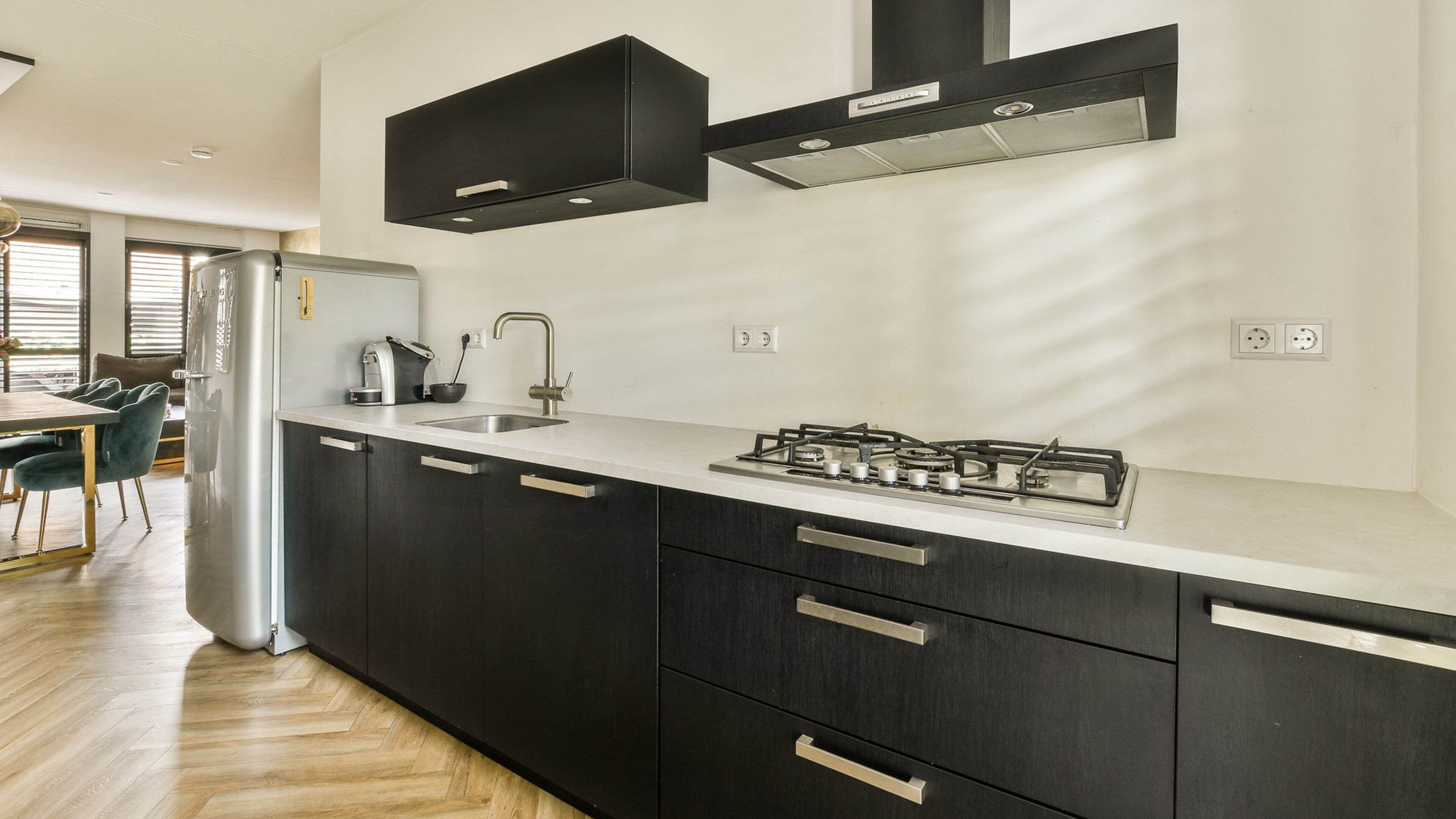 De keuken van de woning van Danny Froger in Huizen