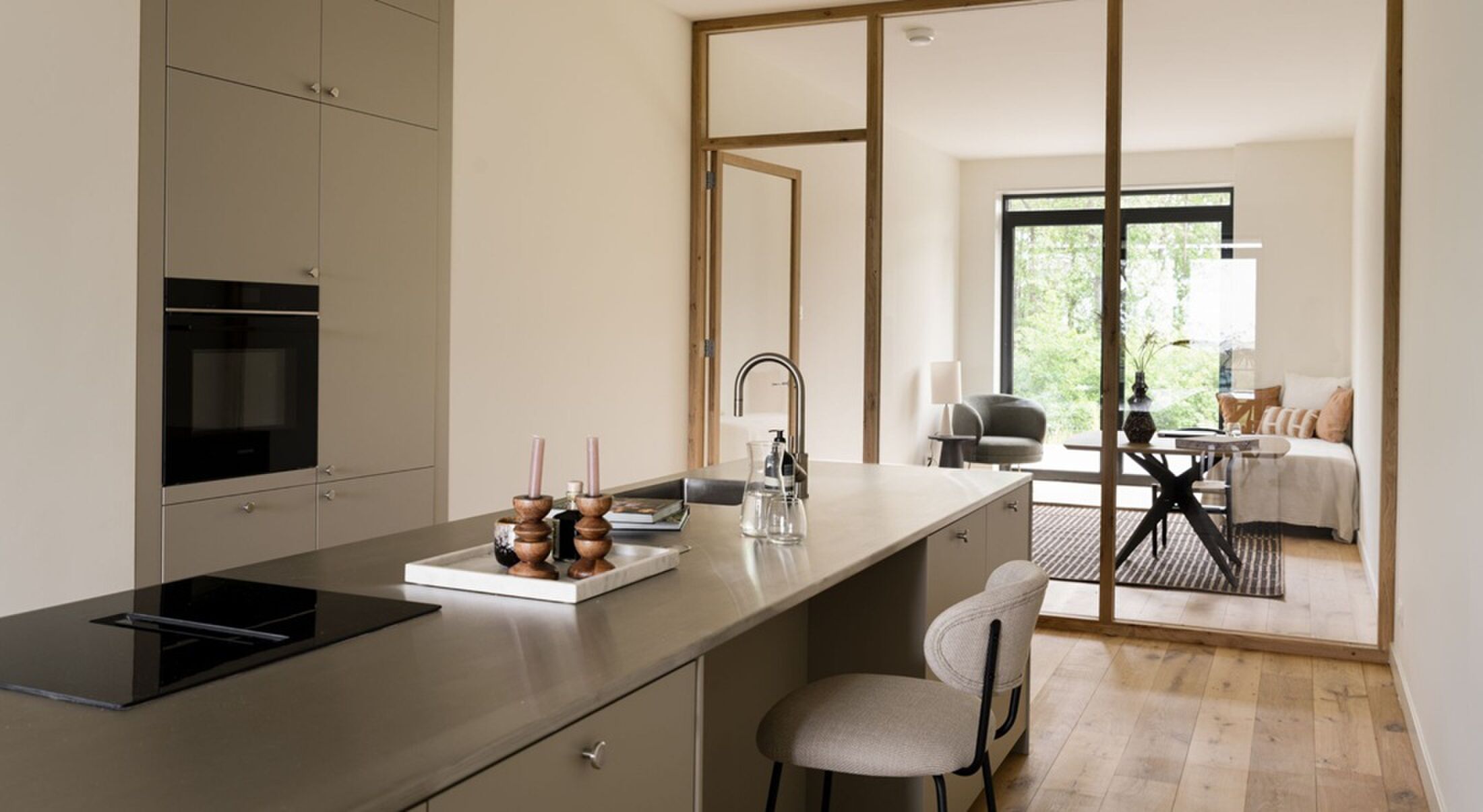 De keuken in het appartement van Sander Schimmelpenninck