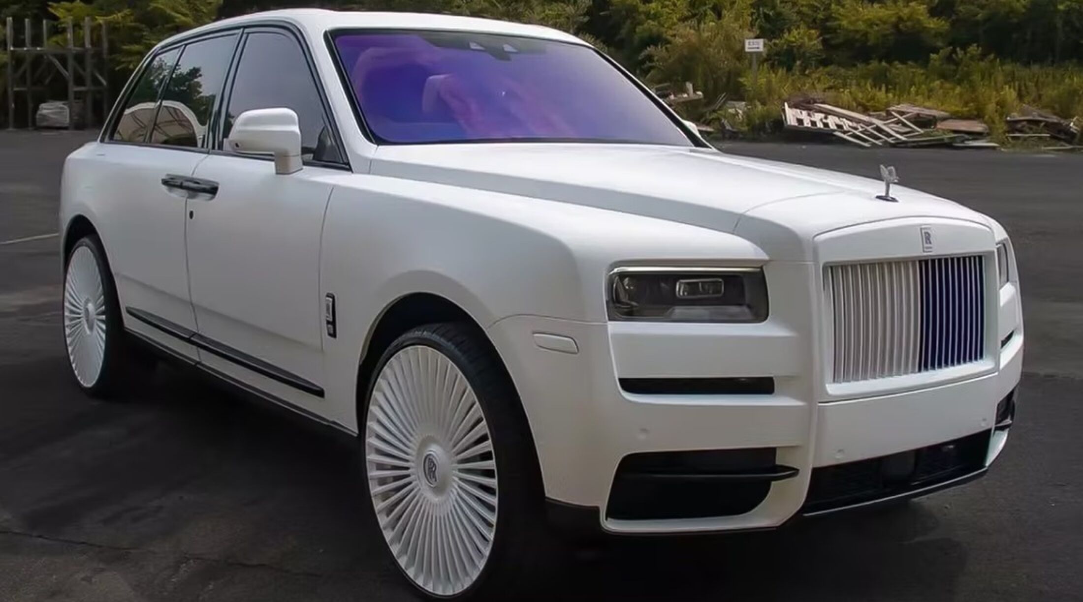De gepersonaliseerde Rolls-Royce Cullinan van Lil Uzi Vert